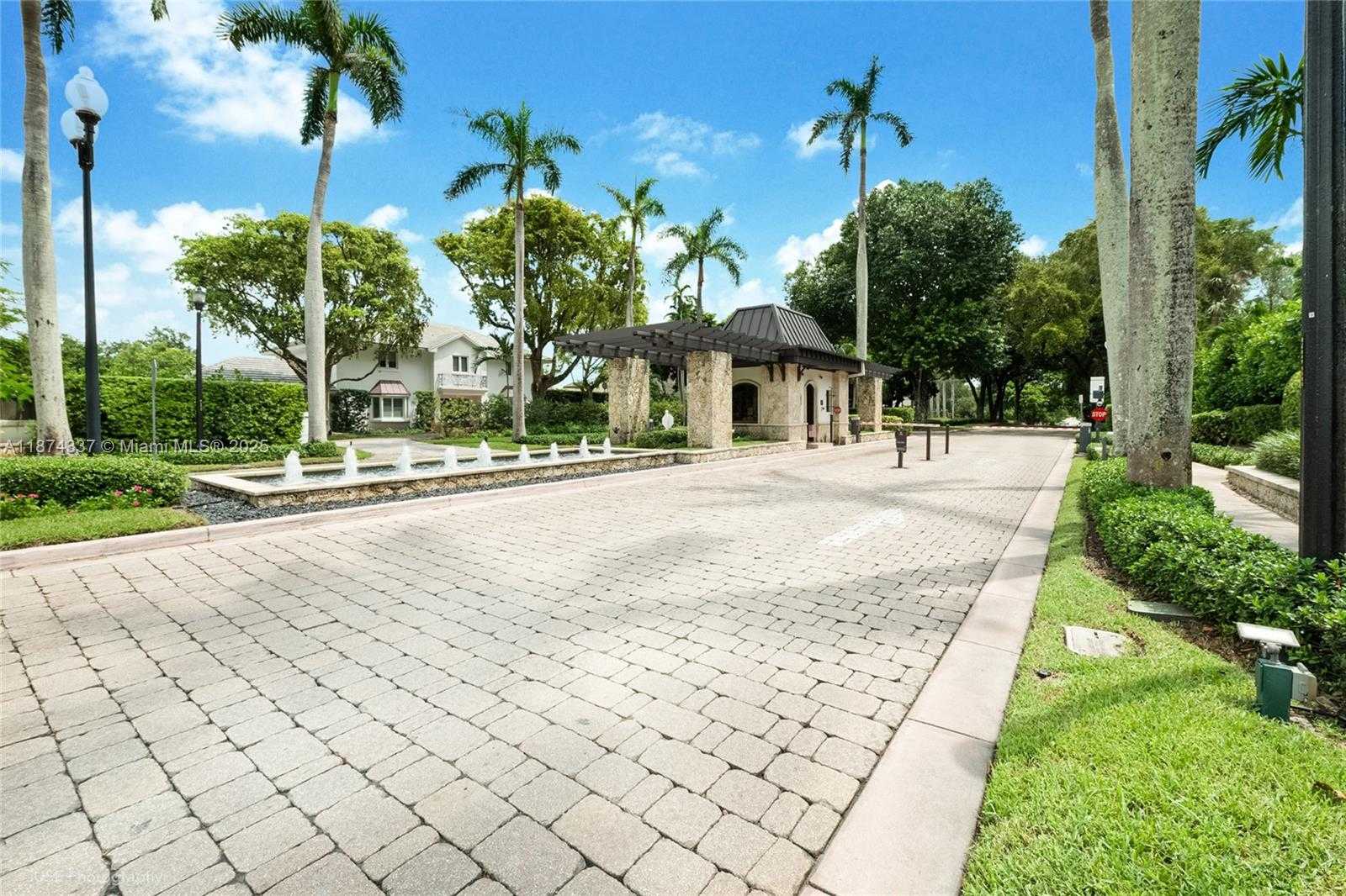 Small Image of 277 VELEROS CT, Coral Gables Number 49