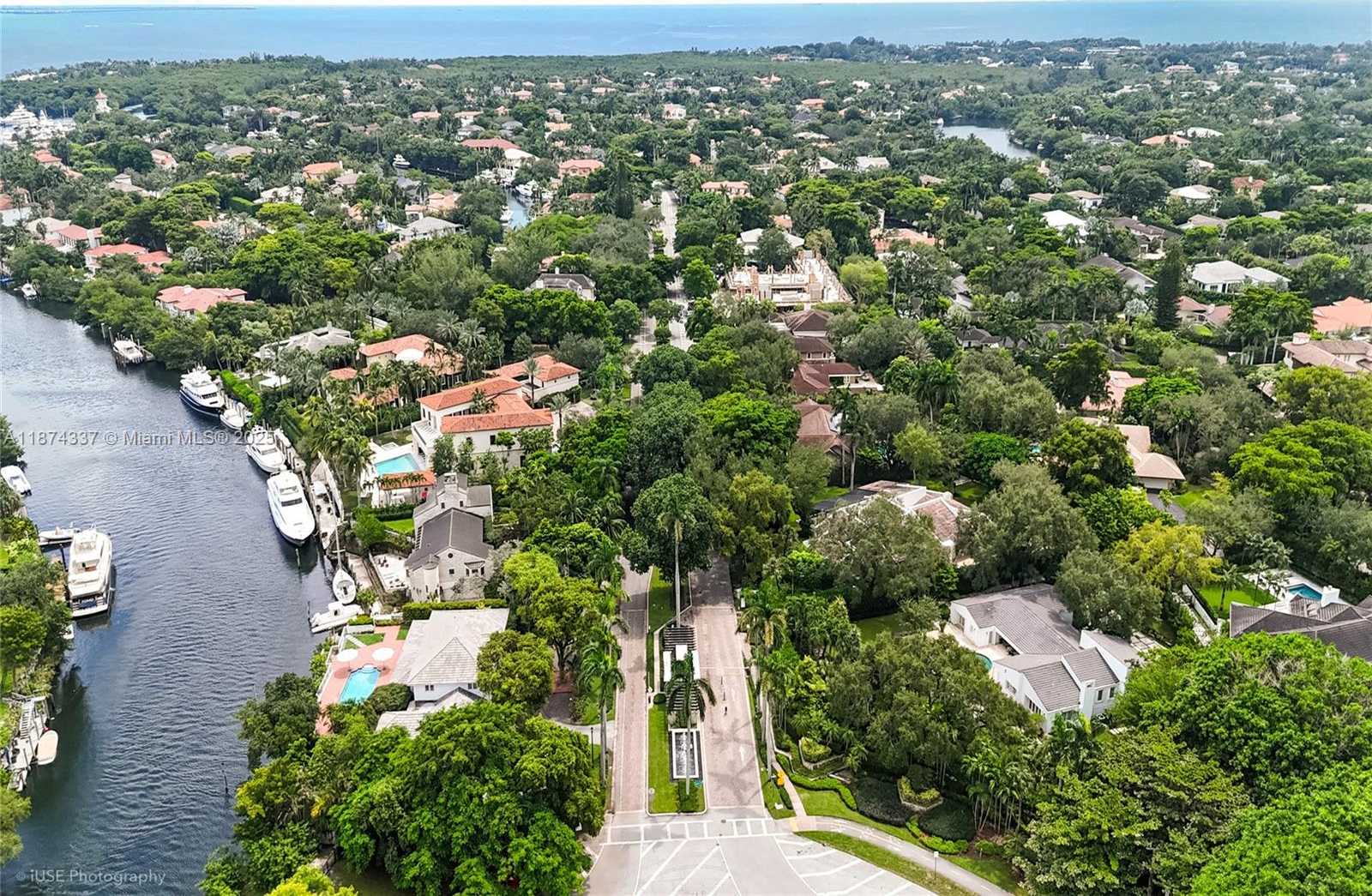 Small Image of 277 VELEROS CT, Coral Gables Number 50
