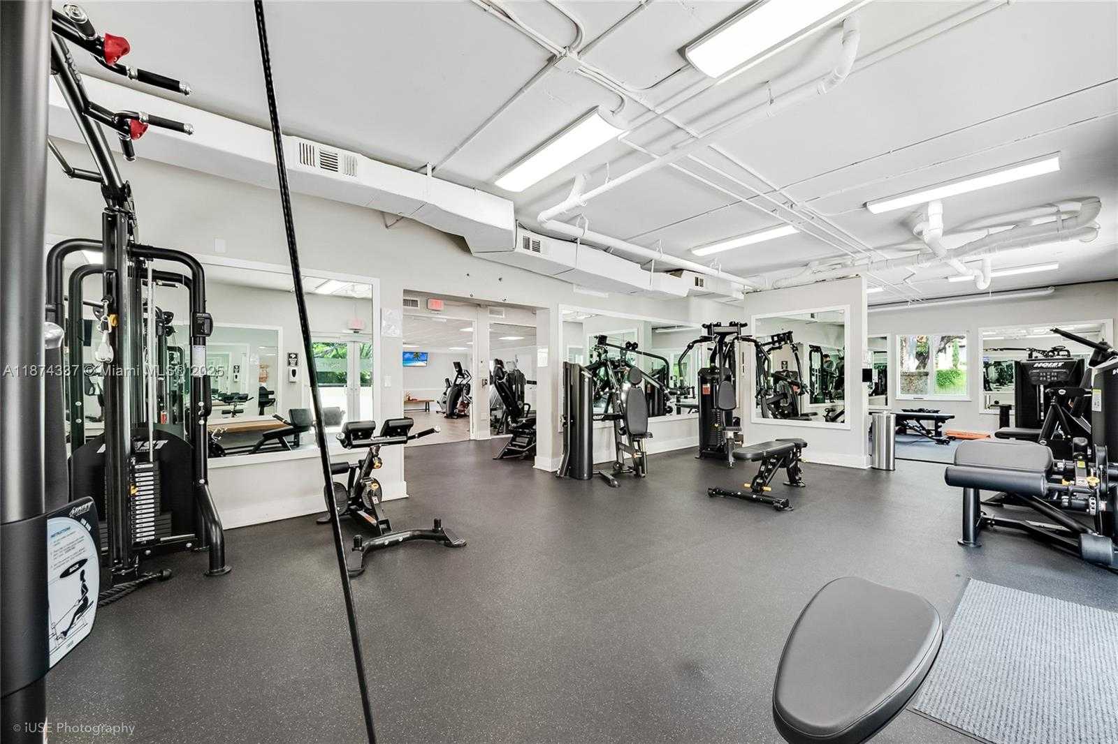 Small Image of 277 VELEROS CT, Coral Gables Number 55