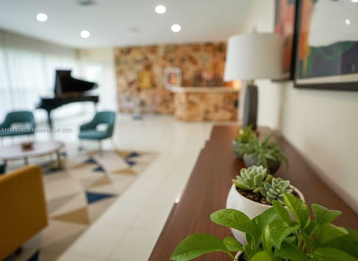 Small Image of 40 SOUTH WEST 30TH RD, Miami Number 19