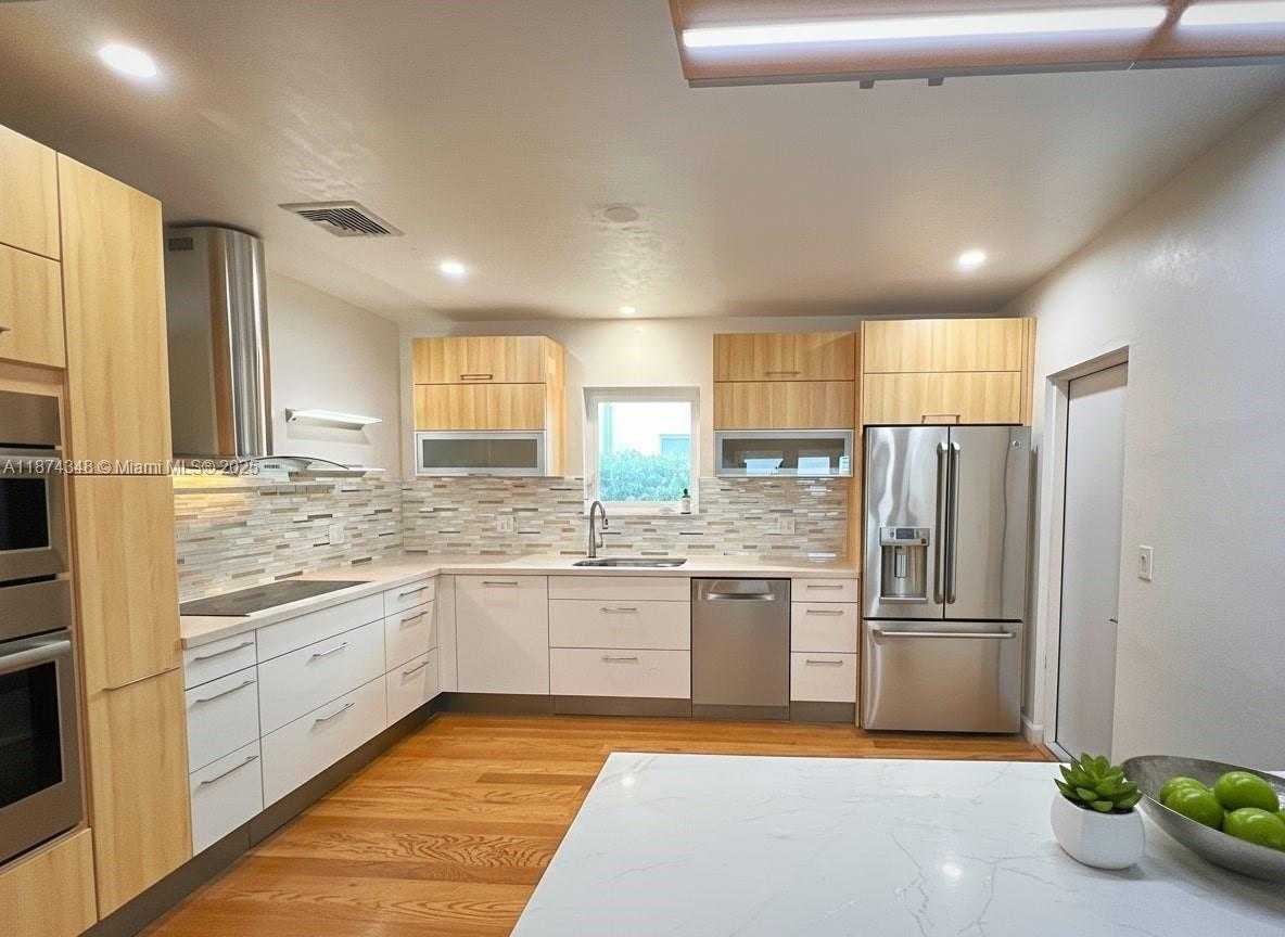Small Image of 40 SOUTH WEST 30TH RD, Miami Number 34