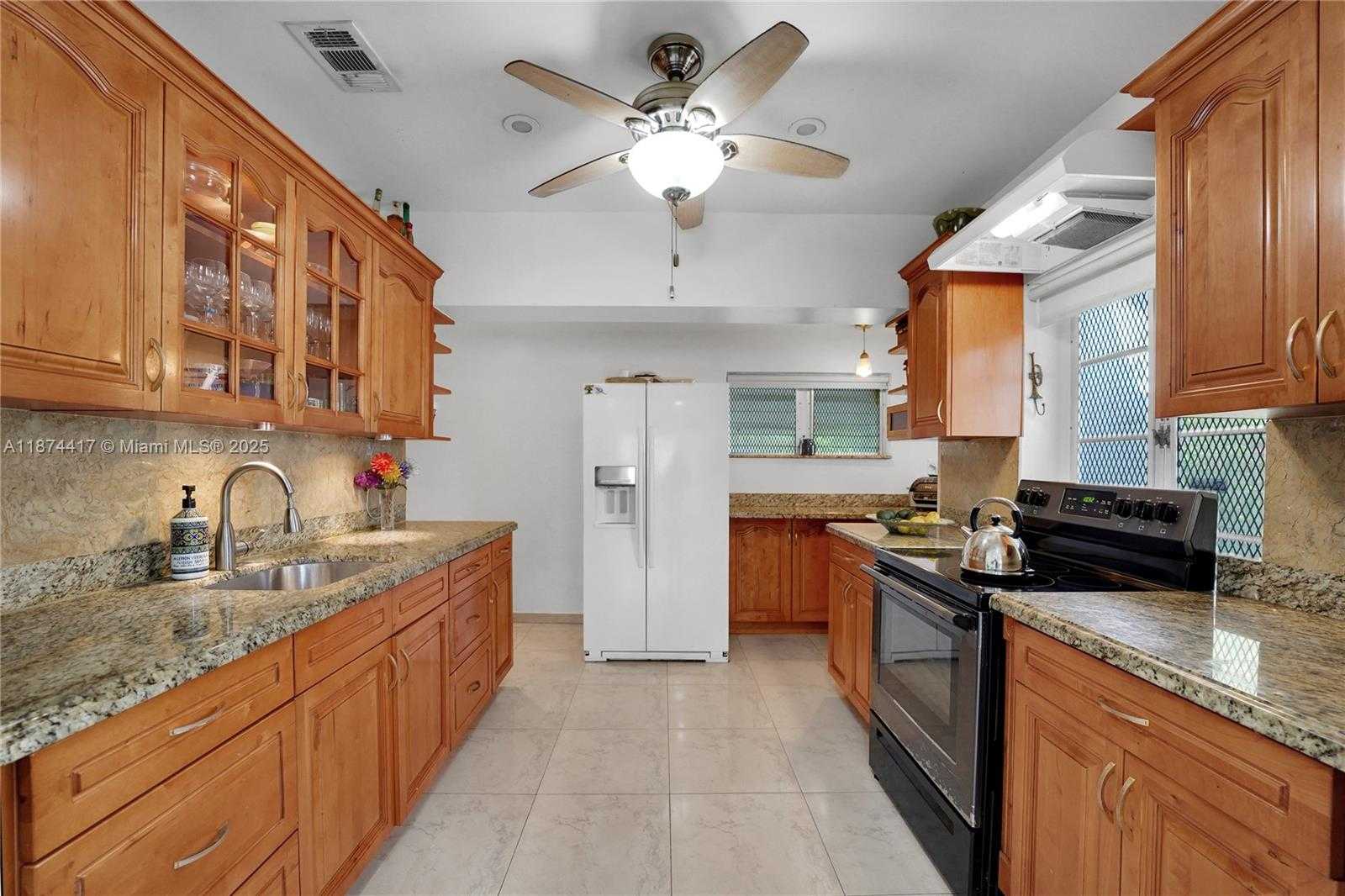 Small Image of 1260 NORTH EAST 135TH ST, North Miami Number 18