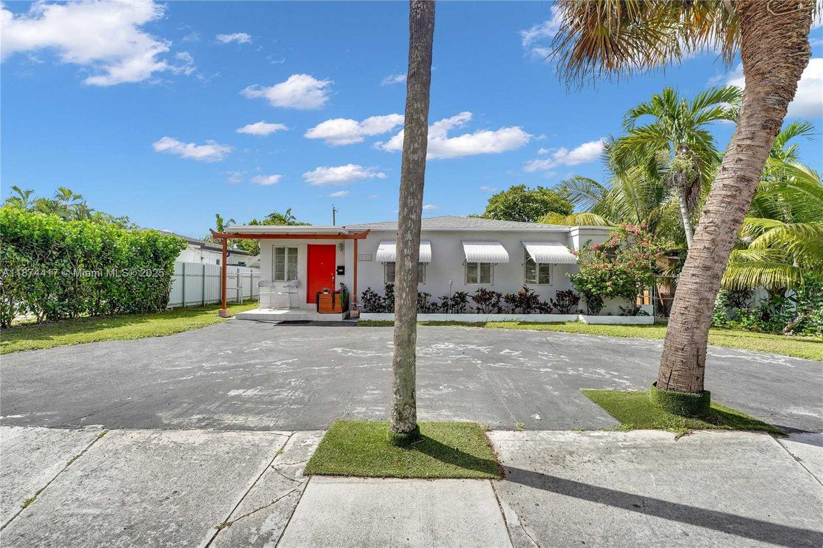 Small Image of 1260 NORTH EAST 135TH ST, North Miami Number 2