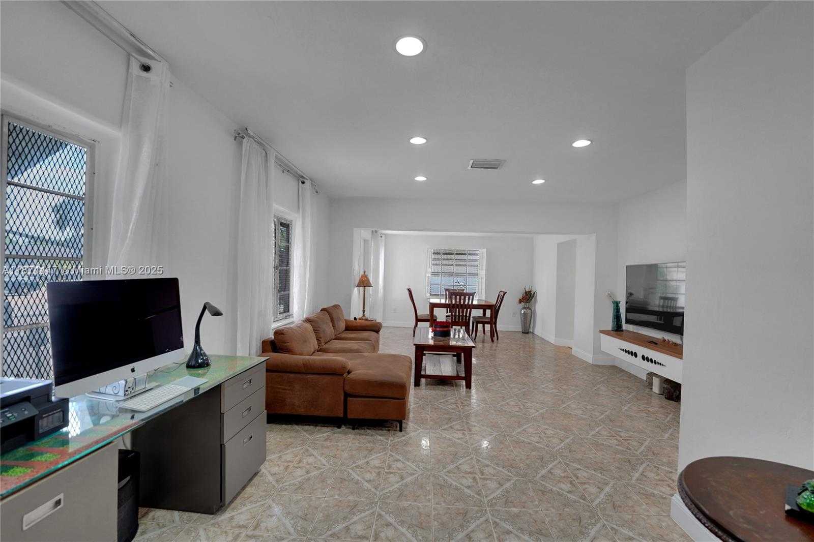 Small Image of 1260 NORTH EAST 135TH ST, North Miami Number 24