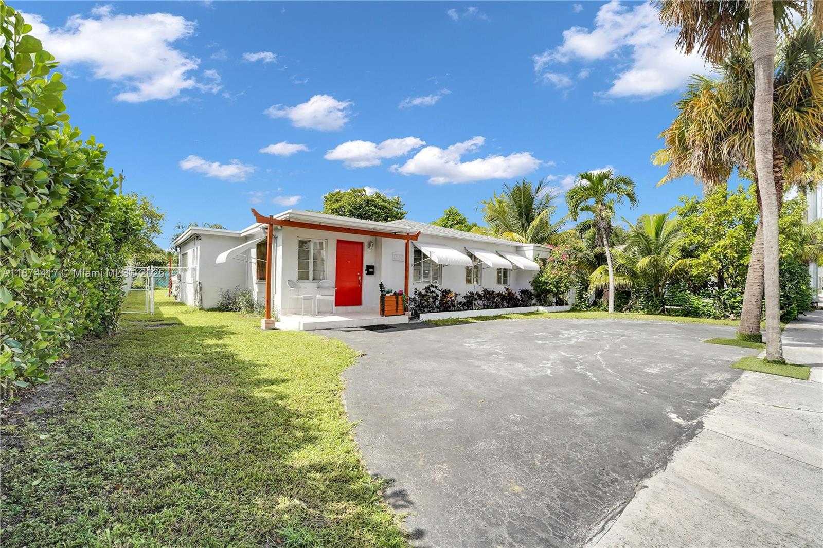Small Image of 1260 NORTH EAST 135TH ST, North Miami Number 3
