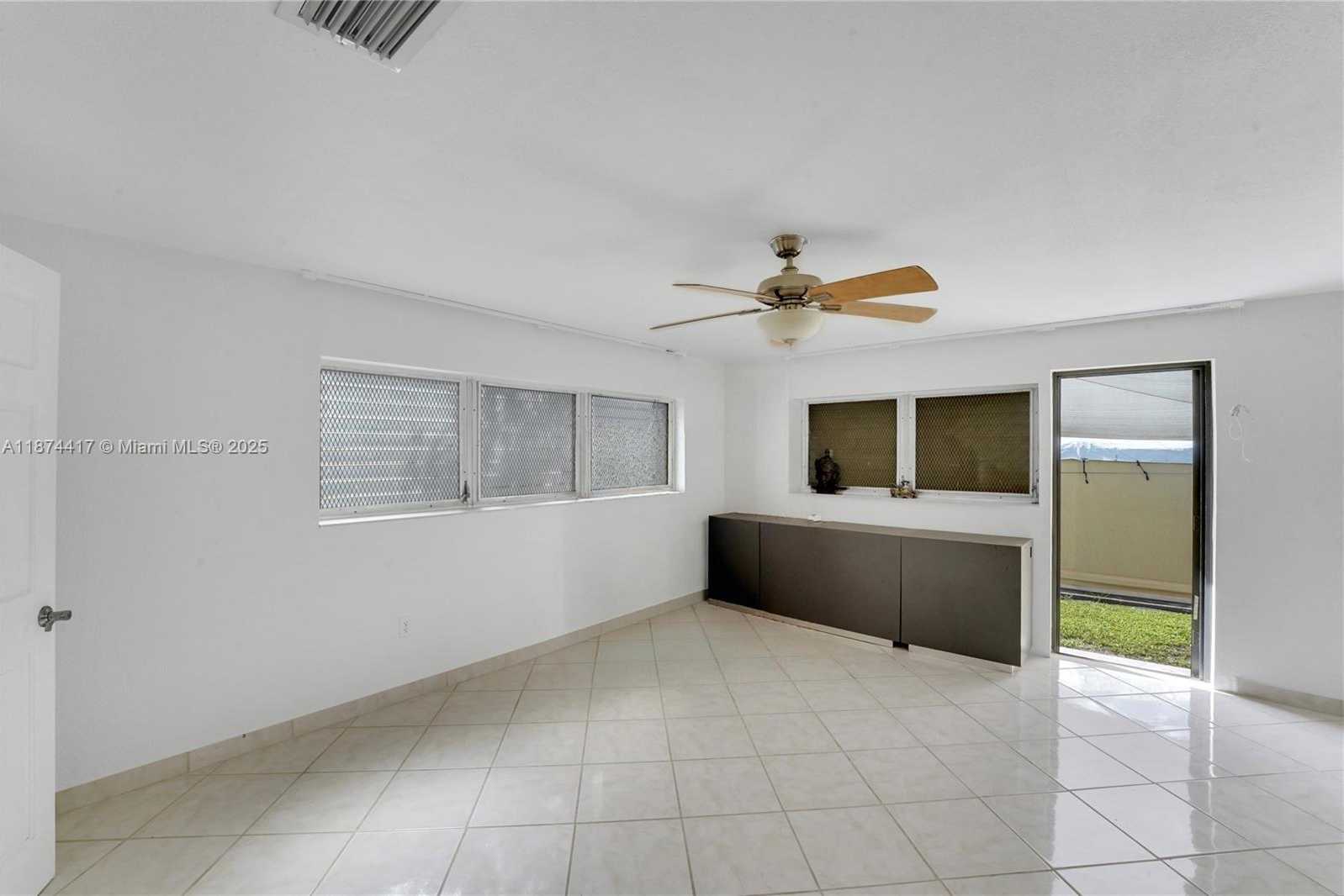 Small Image of 1260 NORTH EAST 135TH ST, North Miami Number 34