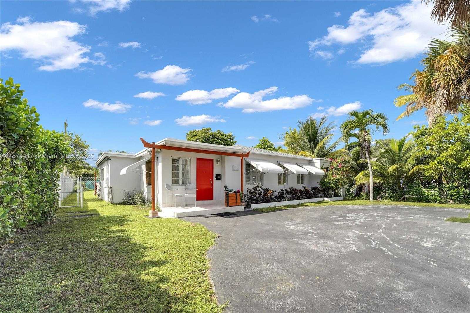 Small Image of 1260 NORTH EAST 135TH ST, North Miami Number 4