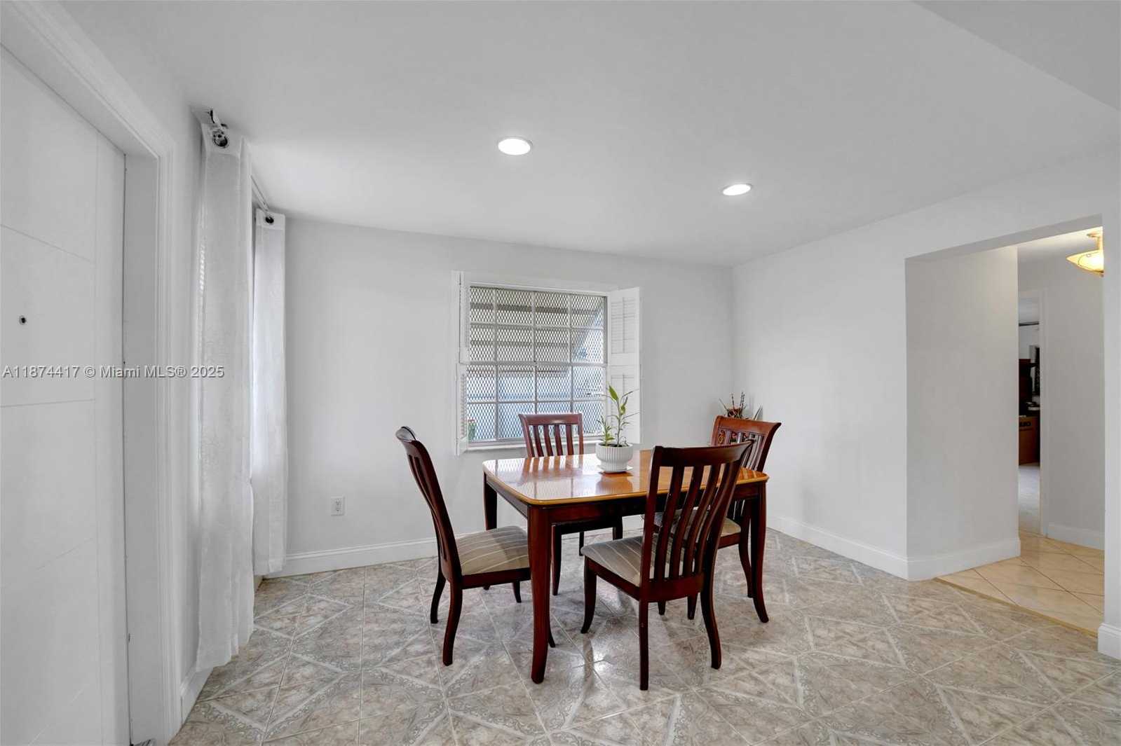 Small Image of 1260 NORTH EAST 135TH ST, North Miami Number 8