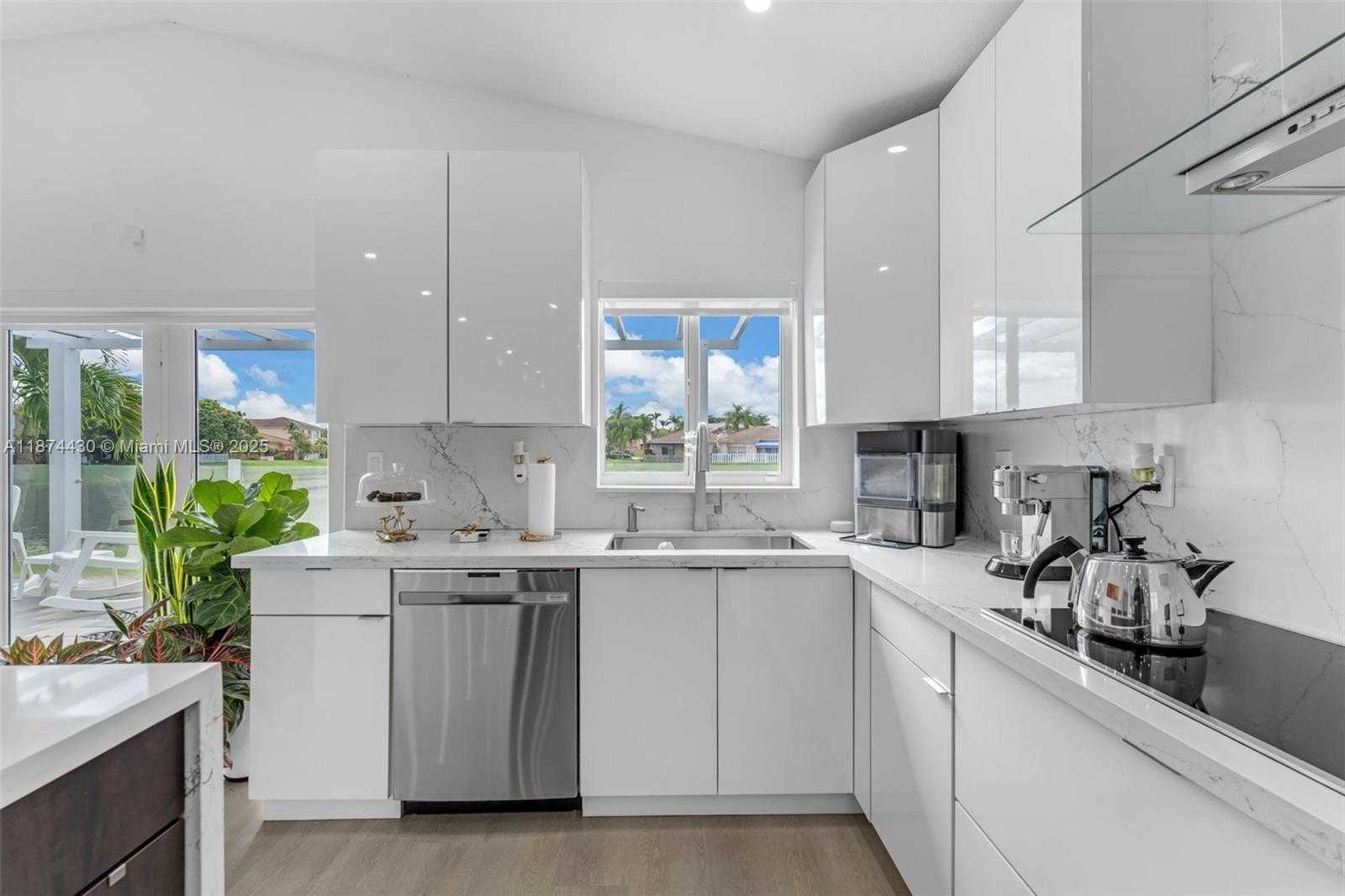 Small Image of 16300 SOUTH WEST 102ND ST, Miami Number 12