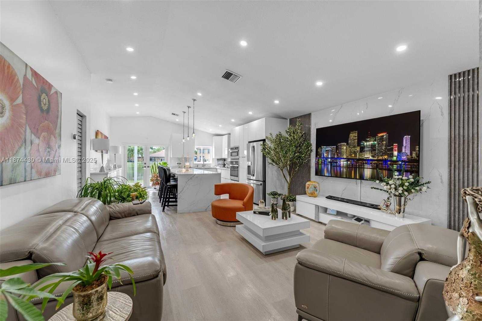 Small Image of 16300 SOUTH WEST 102ND ST, Miami Number 4