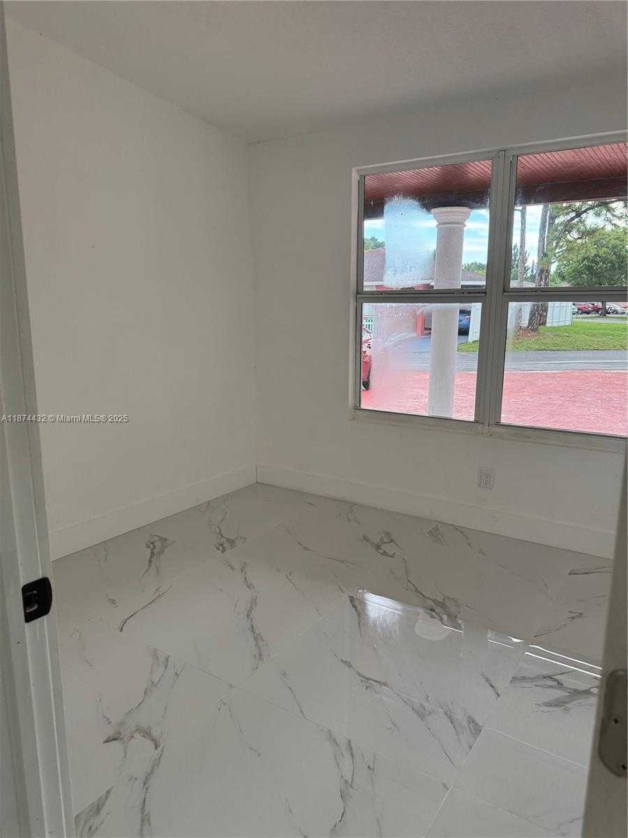 Small Image of 20819 NORTH WEST 41ST AVE RD, Miami Gardens Number 10
