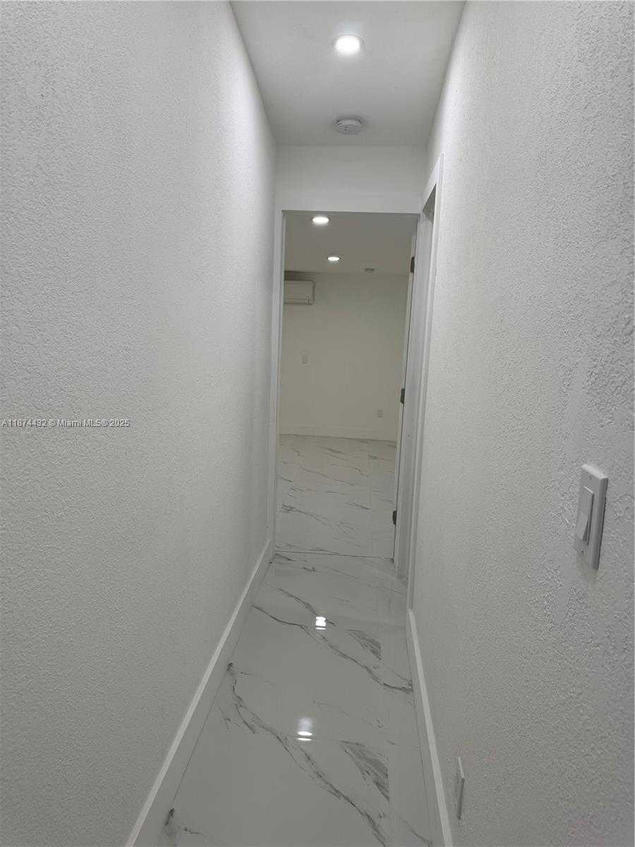 Small Image of 20819 NORTH WEST 41ST AVE RD, Miami Gardens Number 15