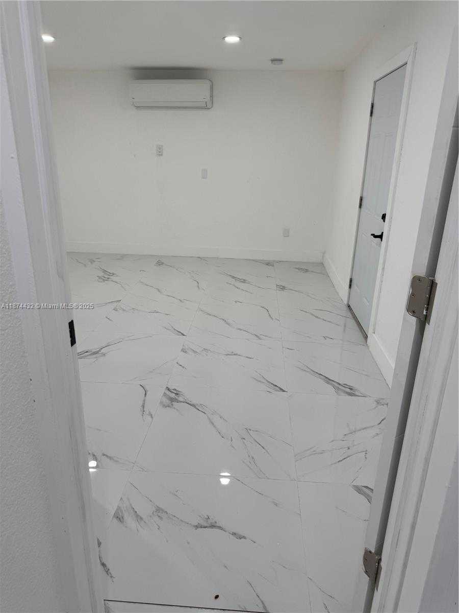 Small Image of 20819 NORTH WEST 41ST AVE RD, Miami Gardens Number 18