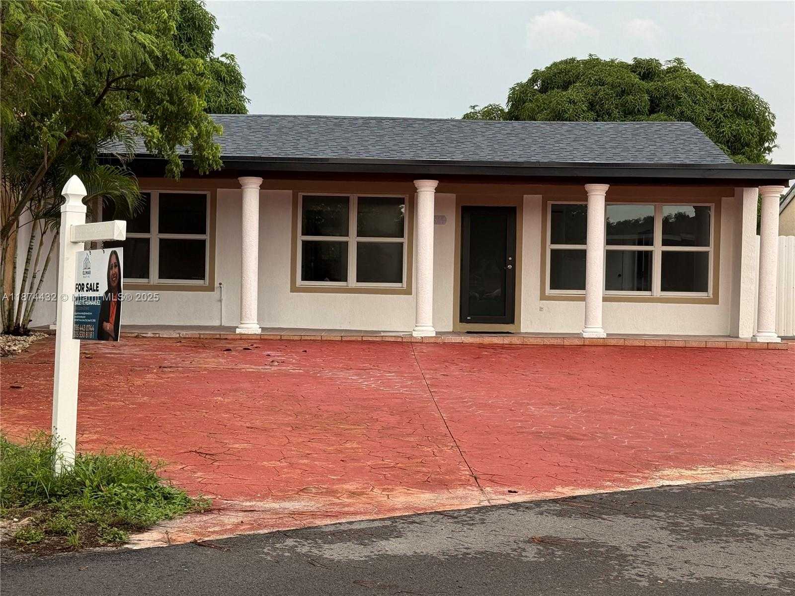Small Image of 20819 NORTH WEST 41ST AVE RD, Miami Gardens Number 2