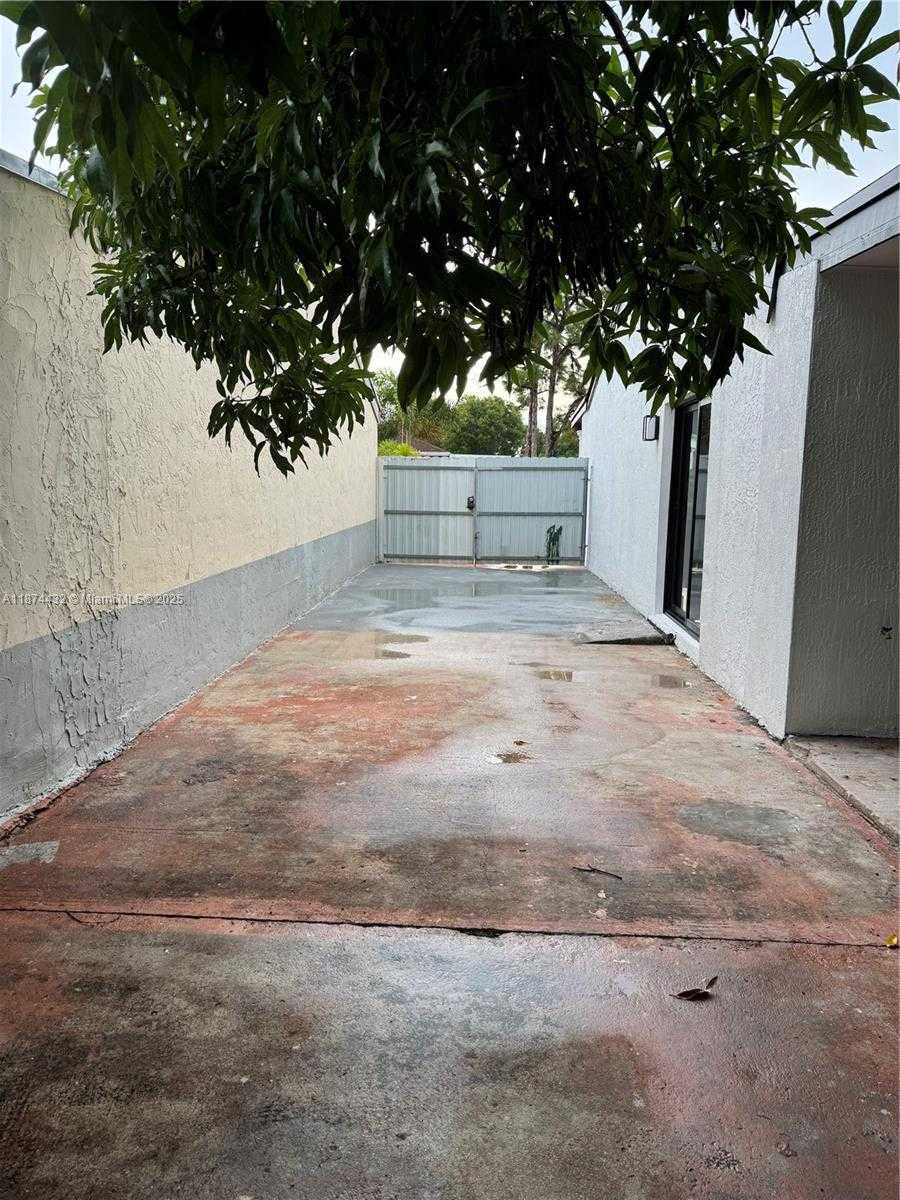 Small Image of 20819 NORTH WEST 41ST AVE RD, Miami Gardens Number 22