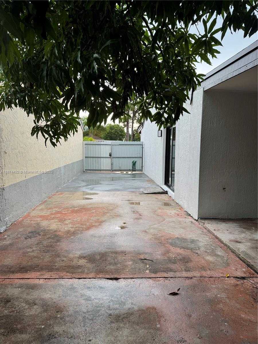 Small Image of 20819 NORTH WEST 41ST AVE RD, Miami Gardens Number 24