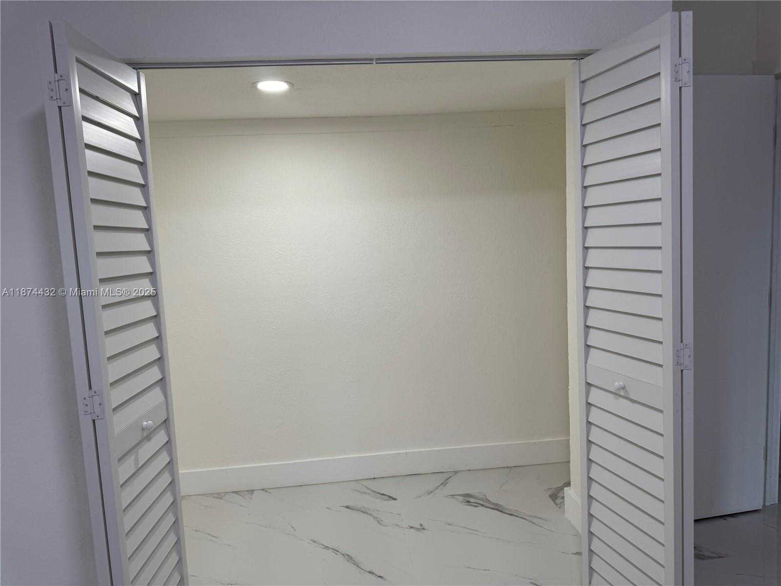 Small Image of 20819 NORTH WEST 41ST AVE RD, Miami Gardens Number 26