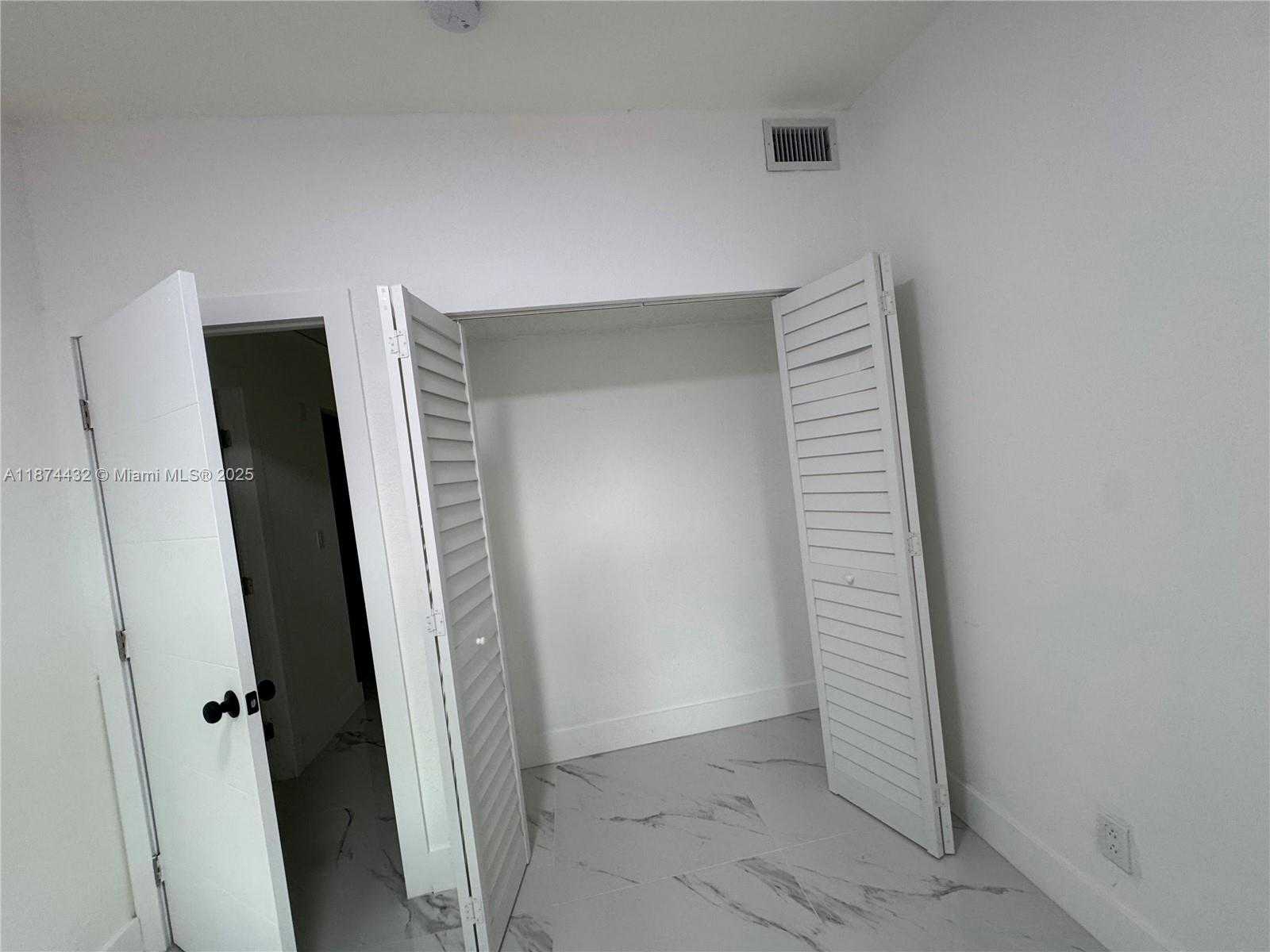 Small Image of 20819 NORTH WEST 41ST AVE RD, Miami Gardens Number 27
