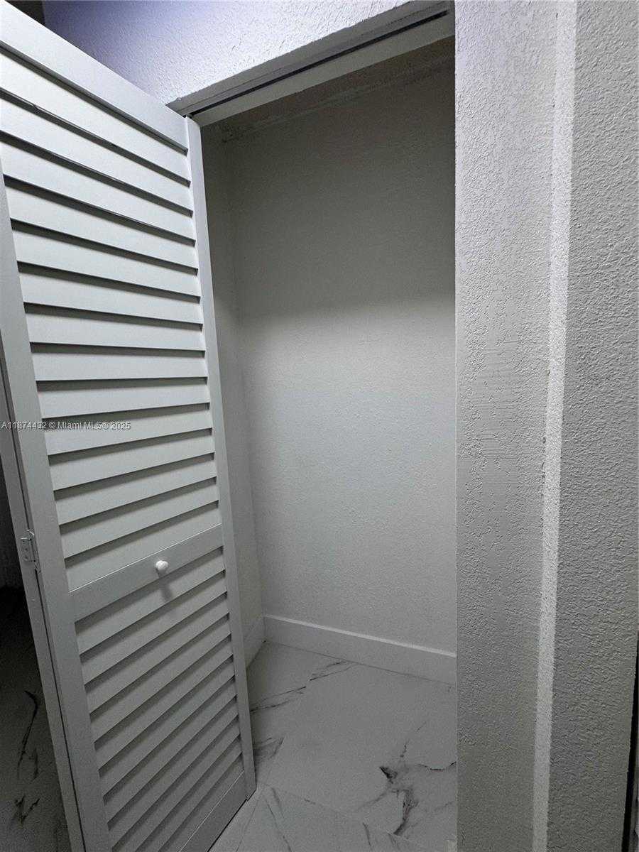 Small Image of 20819 NORTH WEST 41ST AVE RD, Miami Gardens Number 30