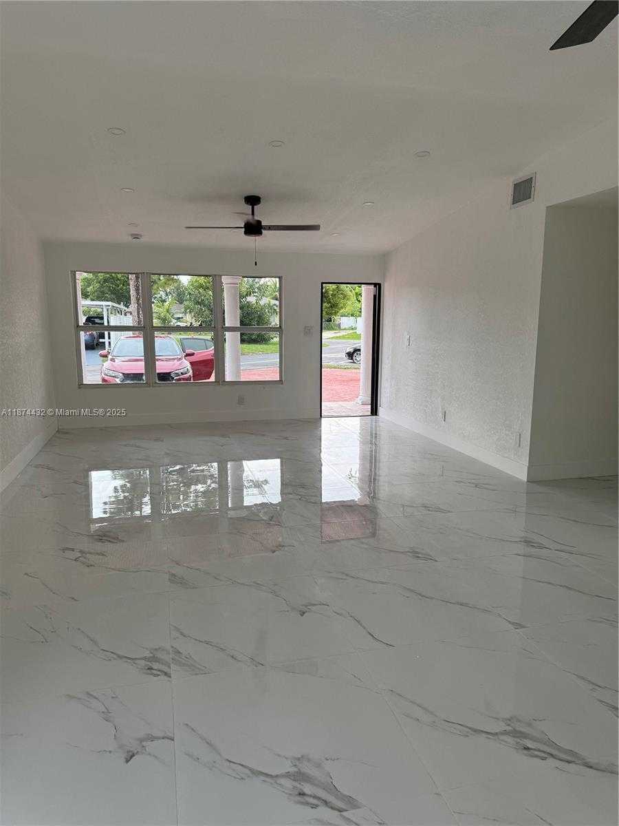Small Image of 20819 NORTH WEST 41ST AVE RD, Miami Gardens Number 4