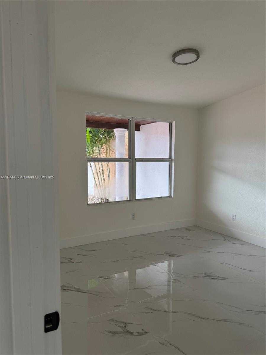 Small Image of 20819 NORTH WEST 41ST AVE RD, Miami Gardens Number 9