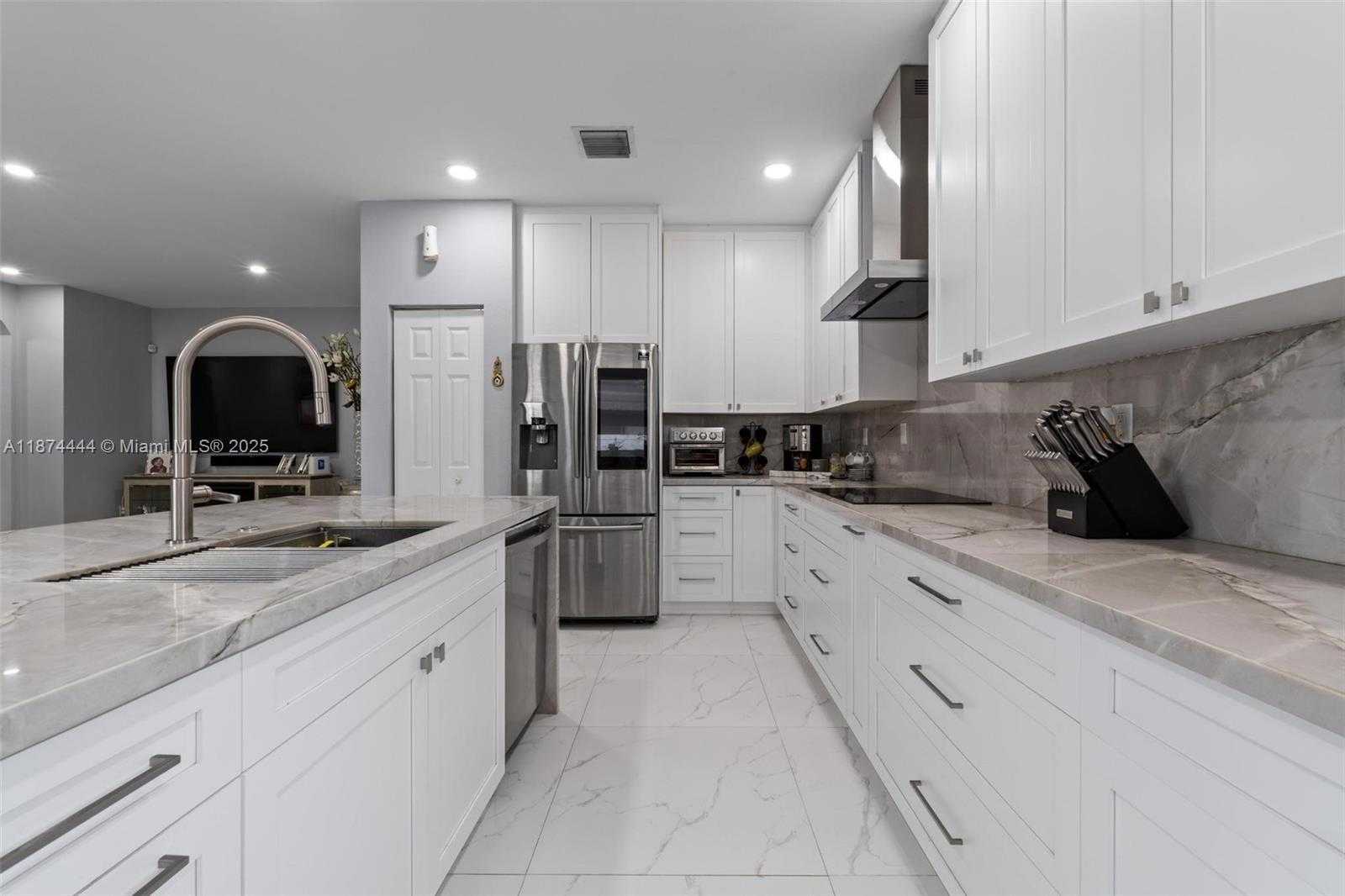 Small Image of 3521 WEST 92ND PL, Hialeah Number 11