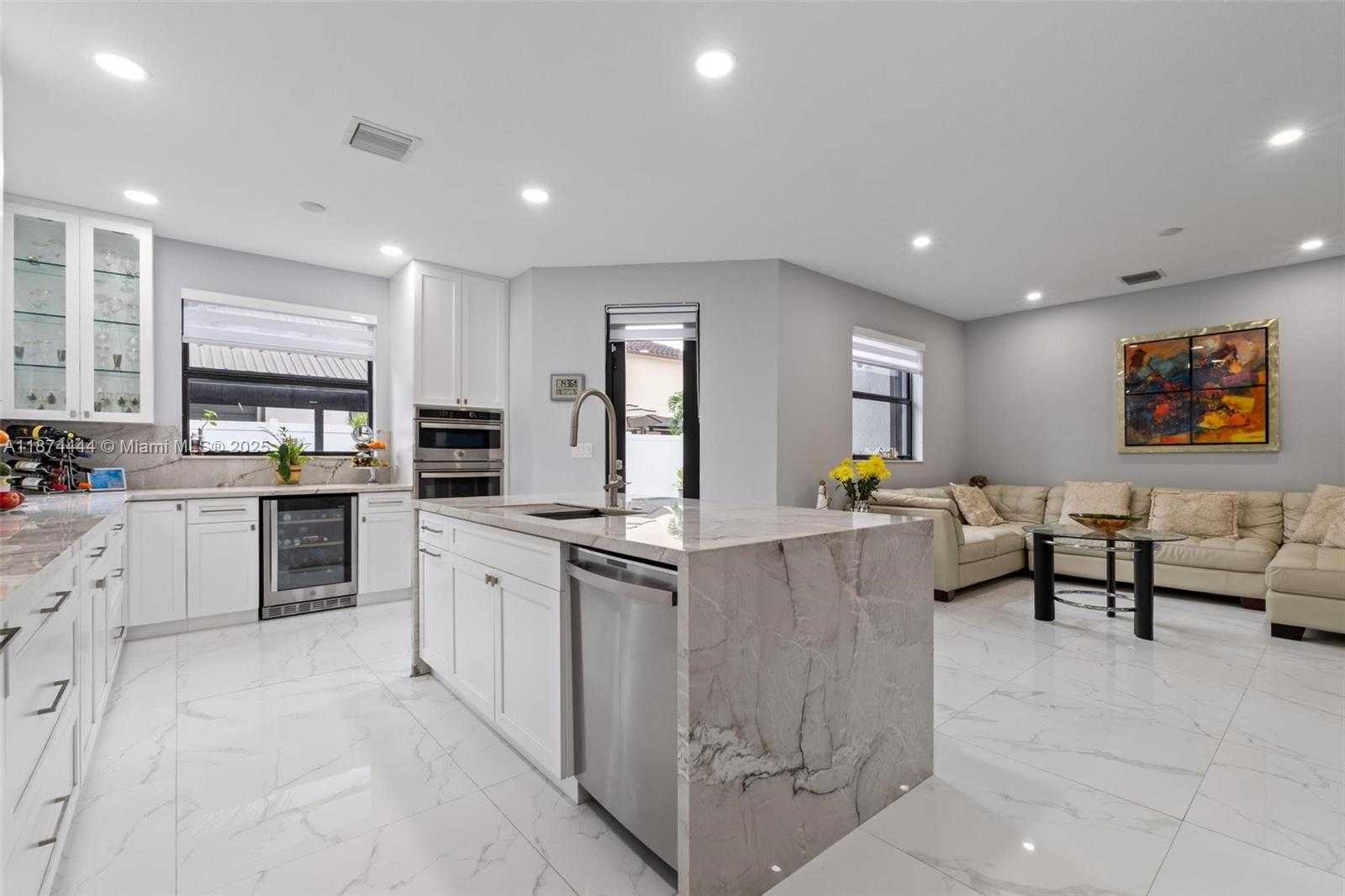 Small Image of 3521 WEST 92ND PL, Hialeah Number 12