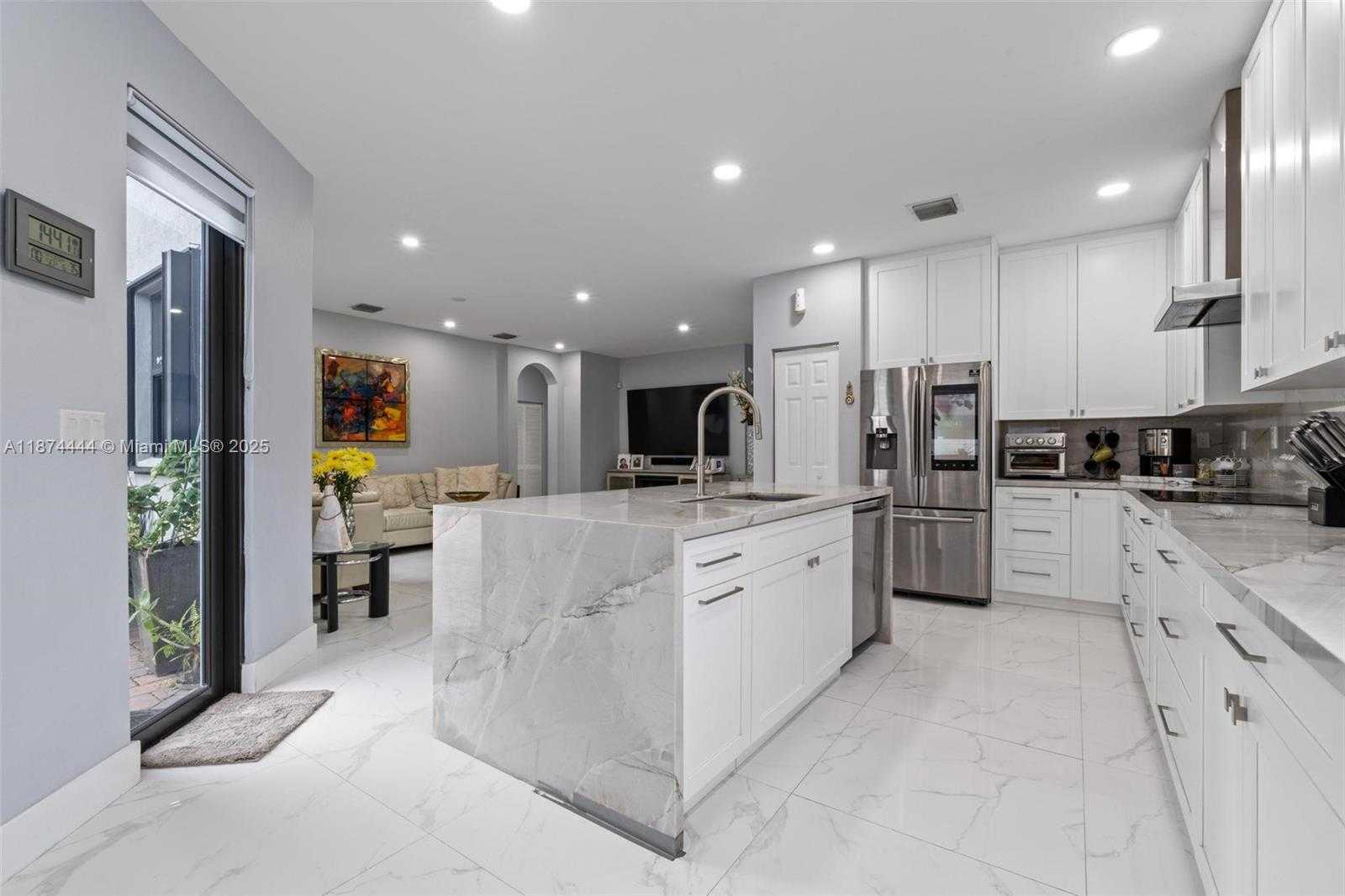 Small Image of 3521 WEST 92ND PL, Hialeah Number 14