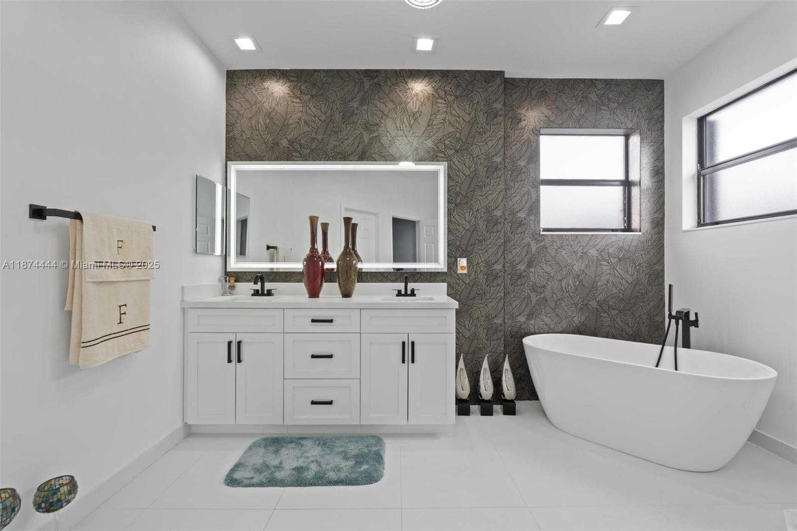 Small Image of 3521 WEST 92ND PL, Hialeah Number 21