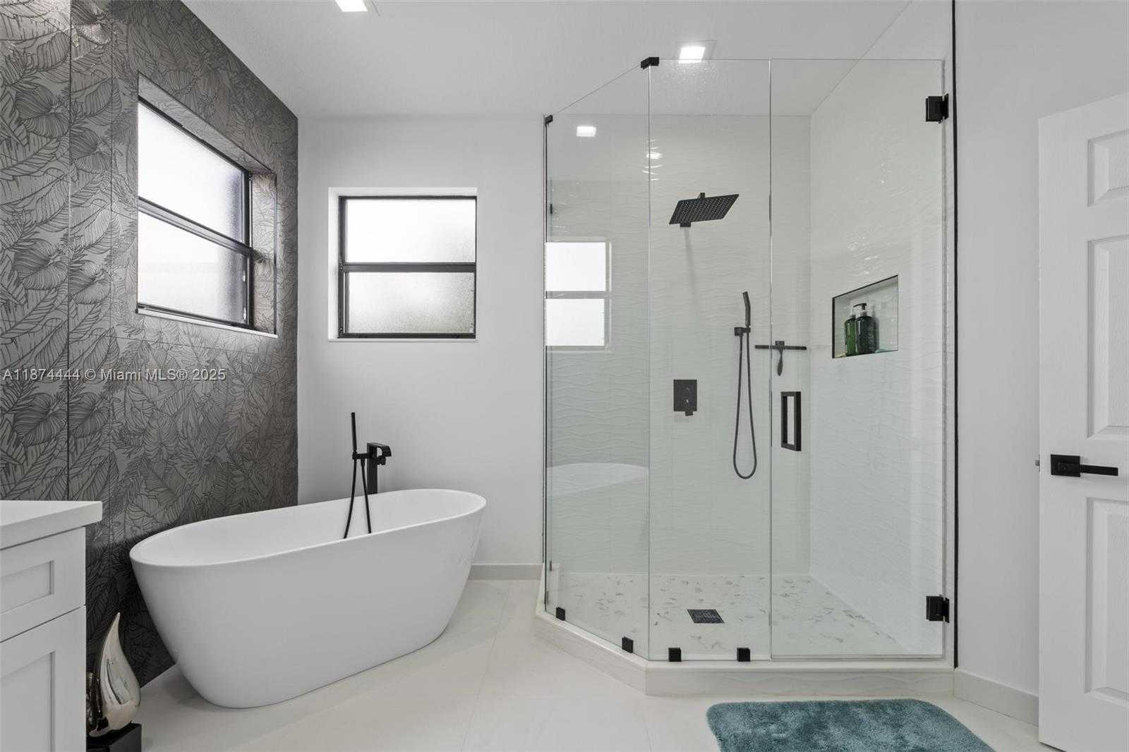 Small Image of 3521 WEST 92ND PL, Hialeah Number 3