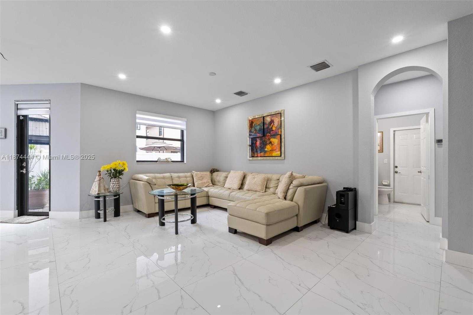 Small Image of 3521 WEST 92ND PL, Hialeah Number 8
