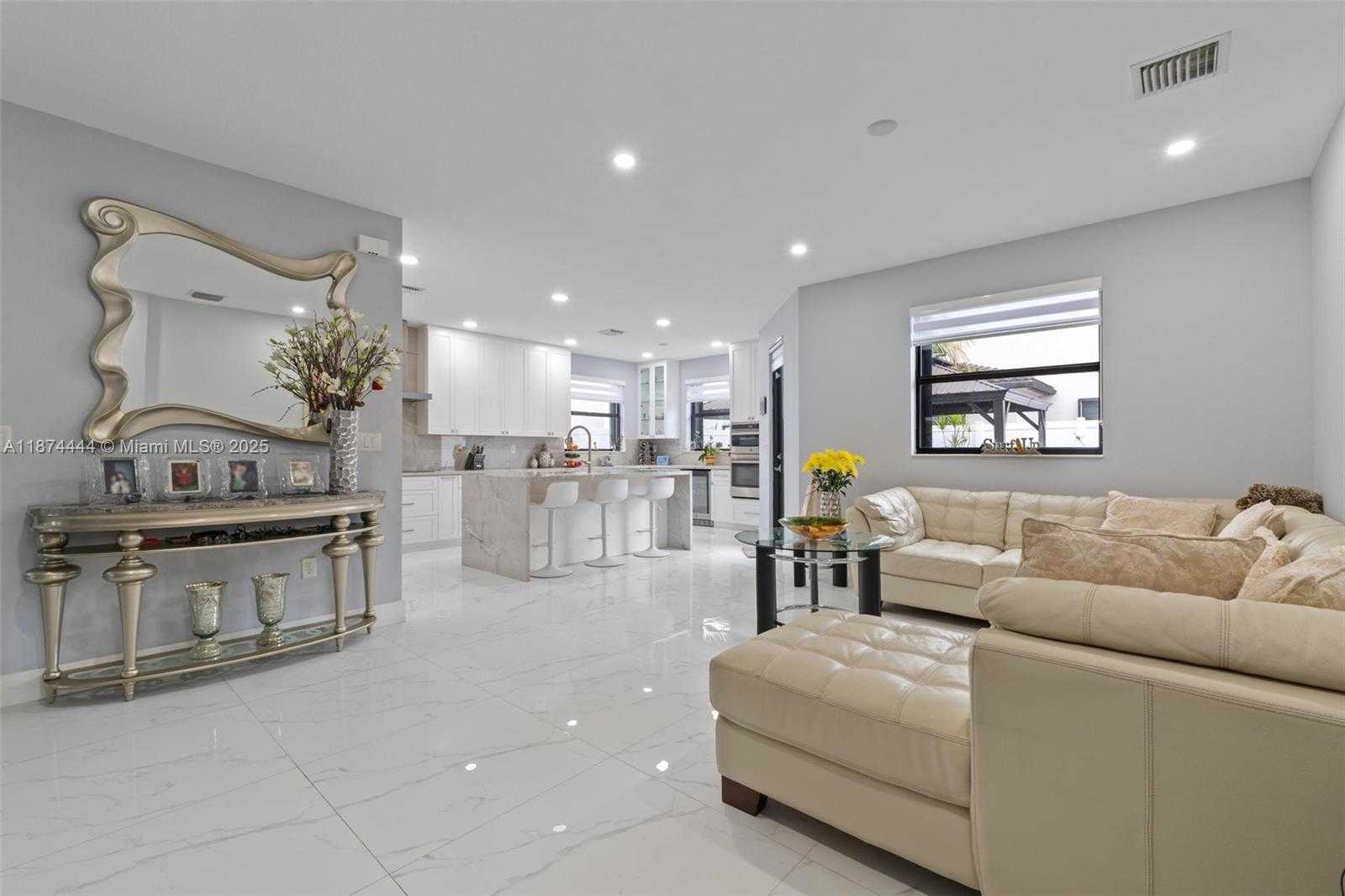 Small Image of 3521 WEST 92ND PL, Hialeah Number 9