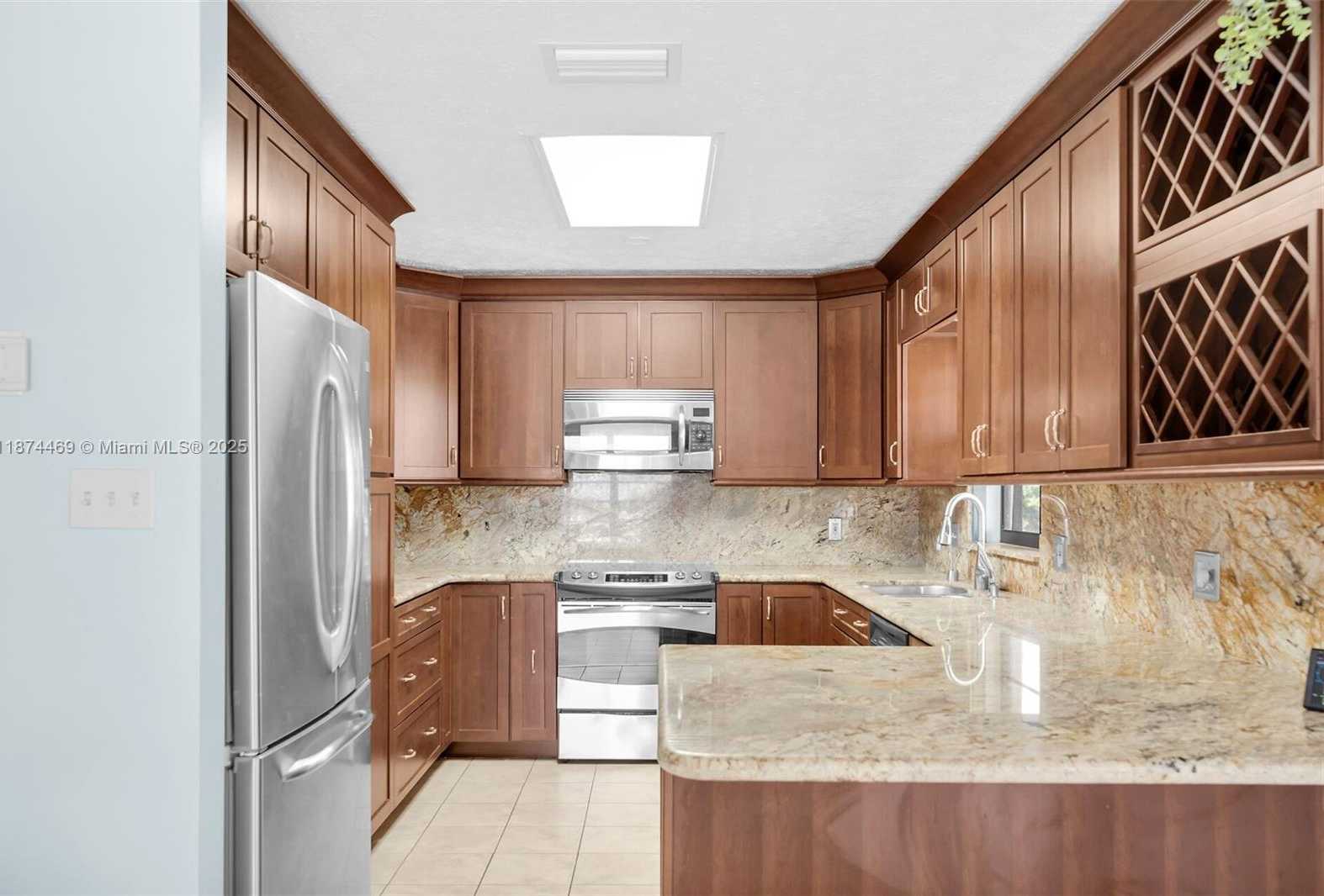 Small Image of 2663 EAST YELLOWTAIL AVE, Marathon Number 20