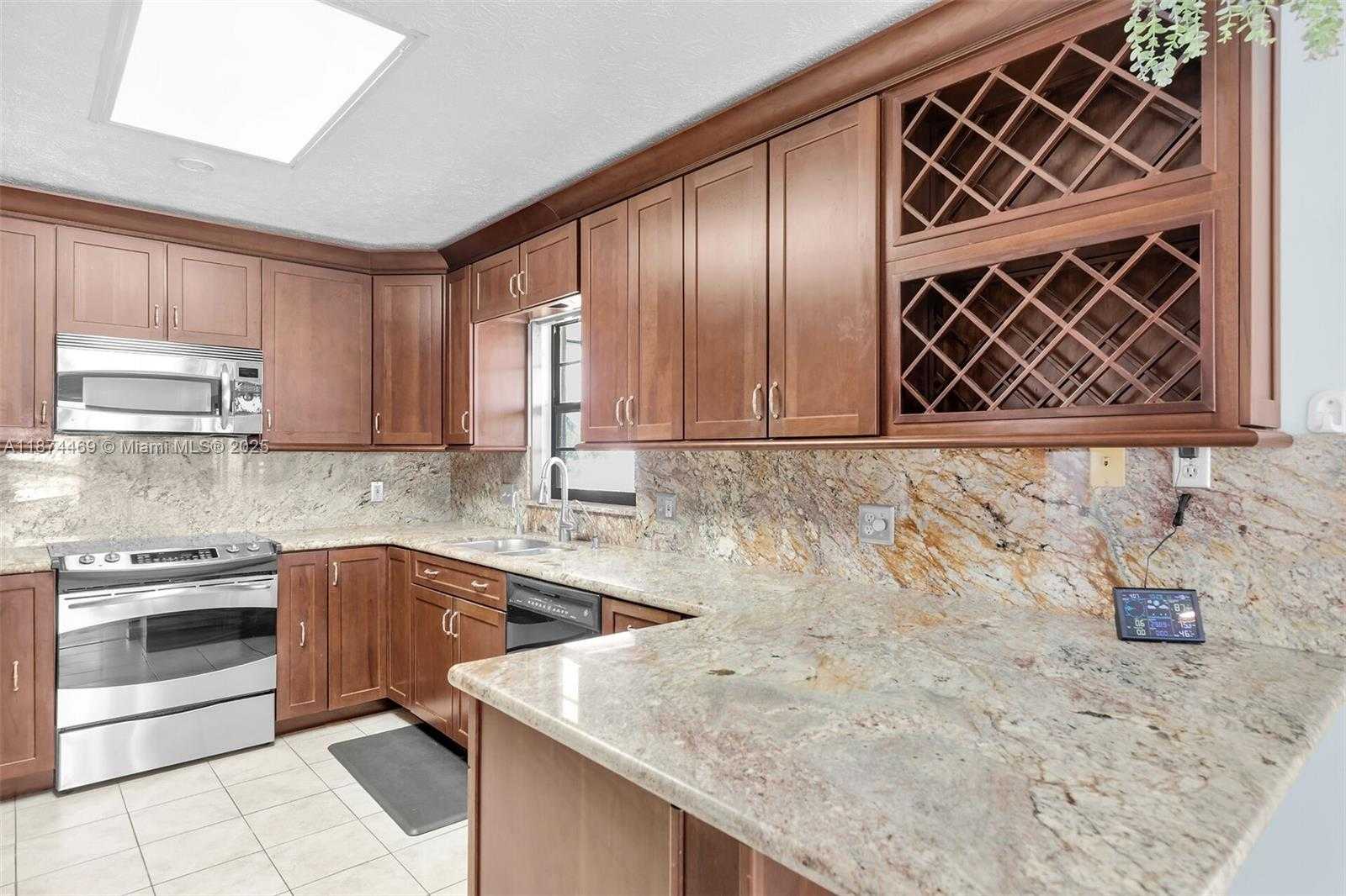 Small Image of 2663 EAST YELLOWTAIL AVE, Marathon Number 21