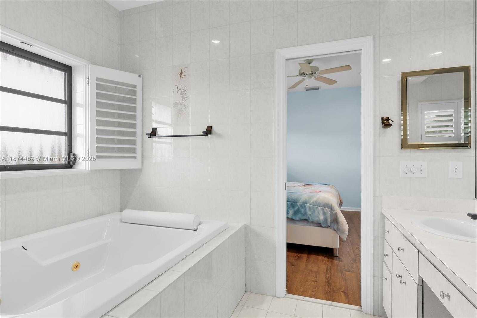 Small Image of 2663 EAST YELLOWTAIL AVE, Marathon Number 32