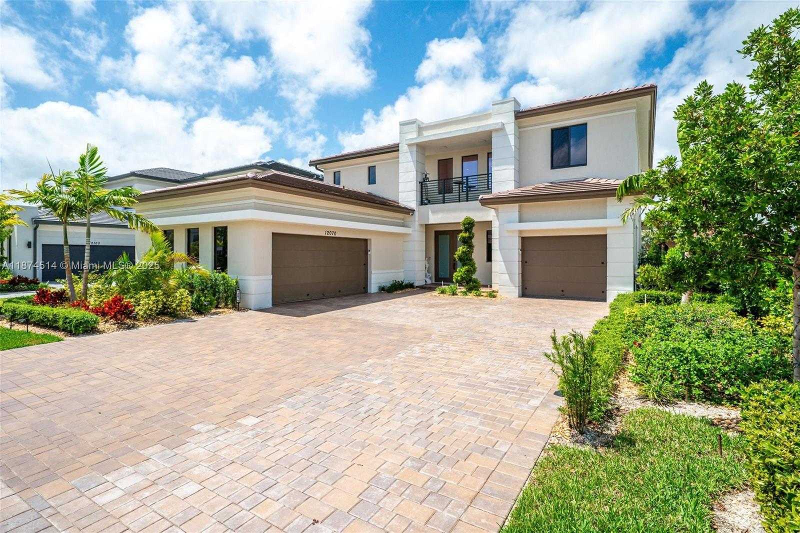 Small Image of 12070 SOUTH WEST 83RD PL, Miami Number 2