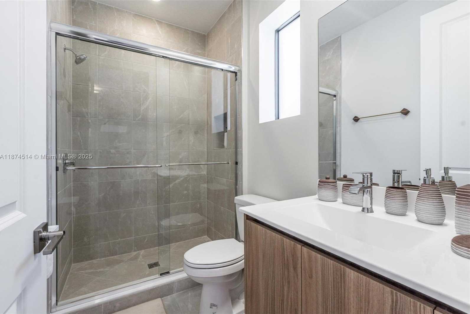 Small Image of 12070 SOUTH WEST 83RD PL, Miami Number 39