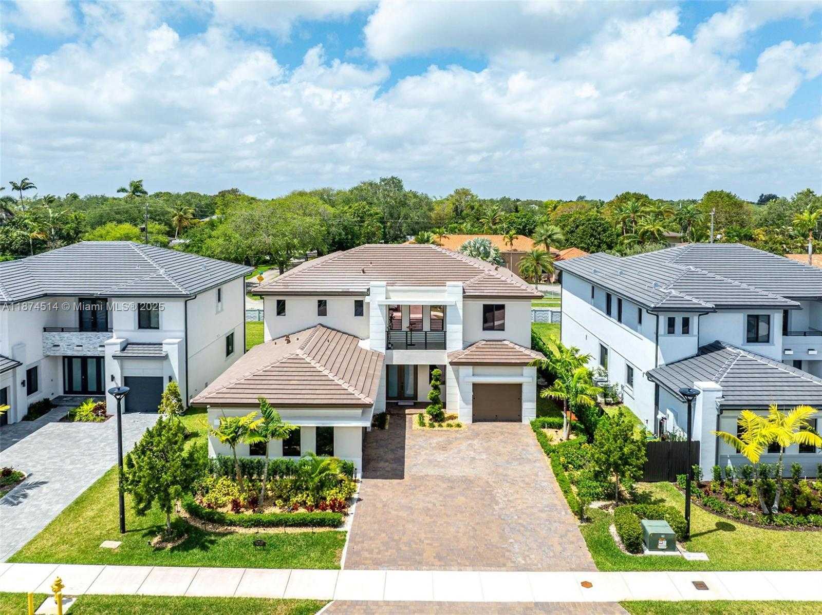 Small Image of 12070 SOUTH WEST 83RD PL, Miami Number 7