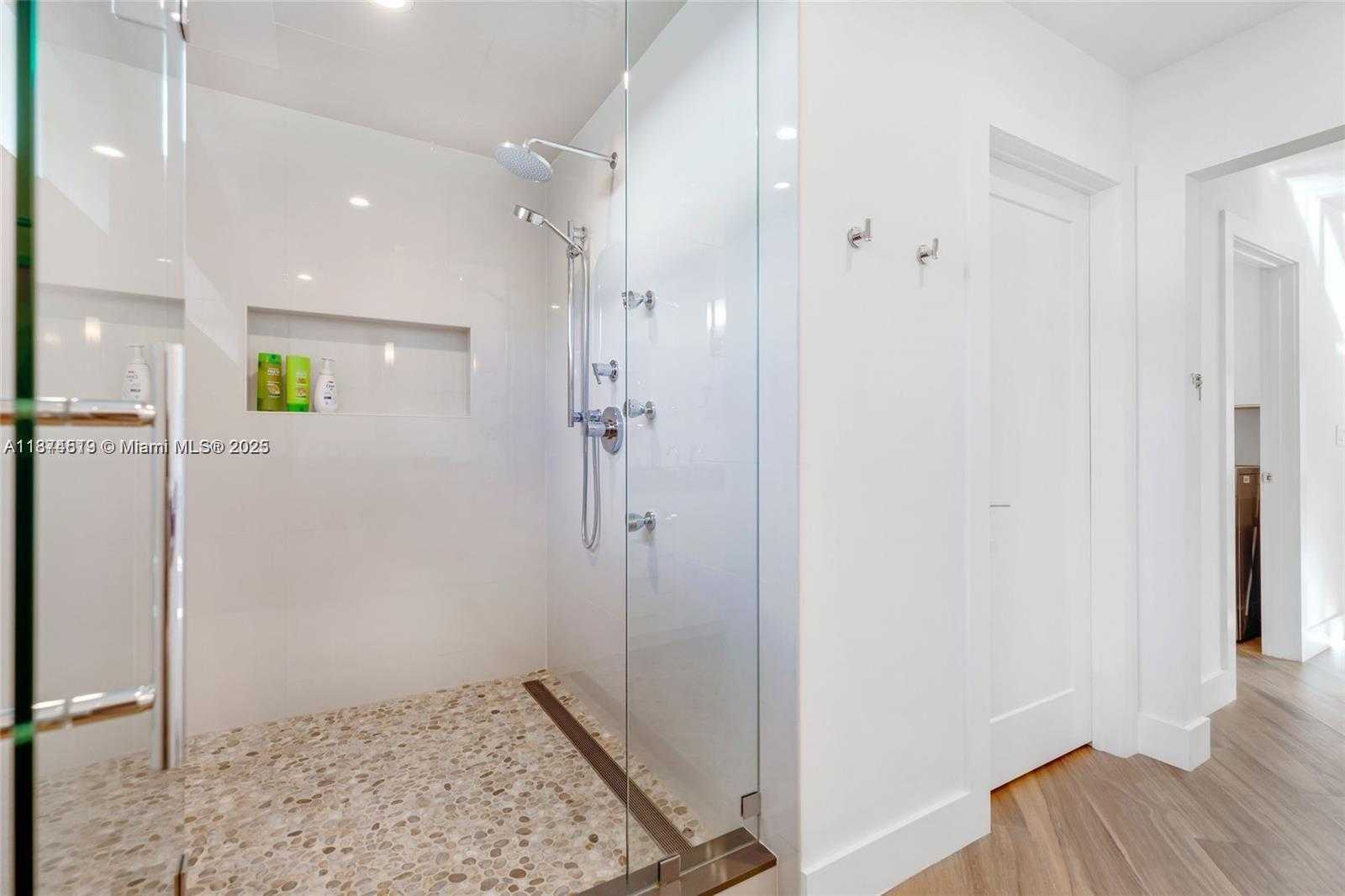Small Image of 5131 NORTH EAST 26TH AVE, Fort Lauderdale Number 16