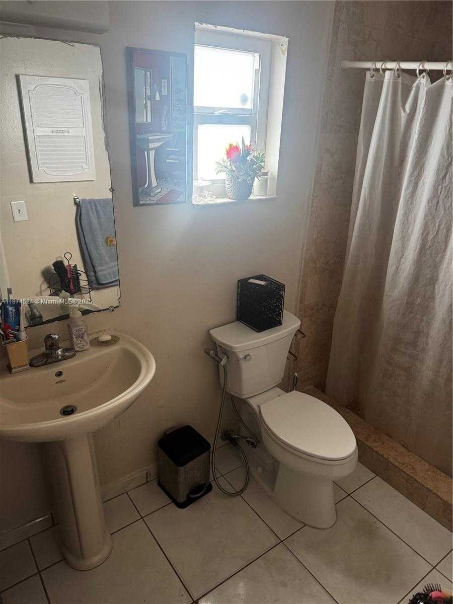 Small Image of 5860 NORTH WEST 193RD ST, Hialeah Number 10