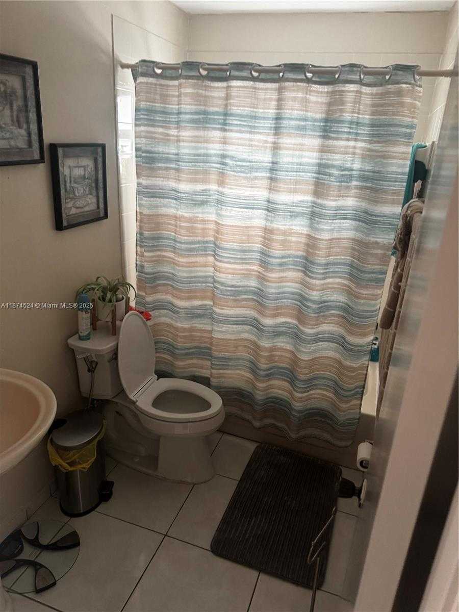 Small Image of 5860 NORTH WEST 193RD ST, Hialeah Number 11