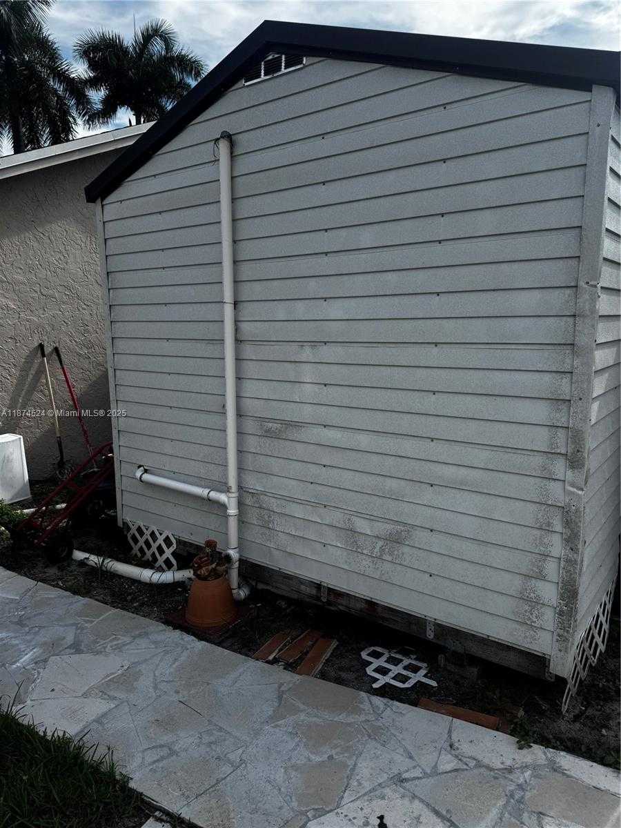 Small Image of 5860 NORTH WEST 193RD ST, Hialeah Number 13