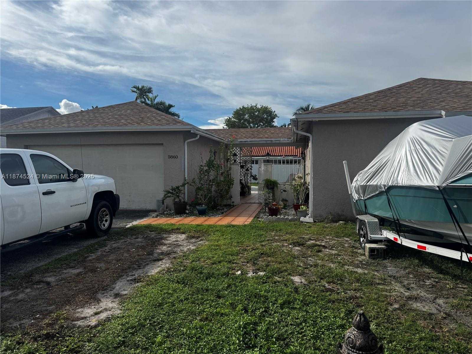 Small Image of 5860 NORTH WEST 193RD ST, Hialeah Number 3