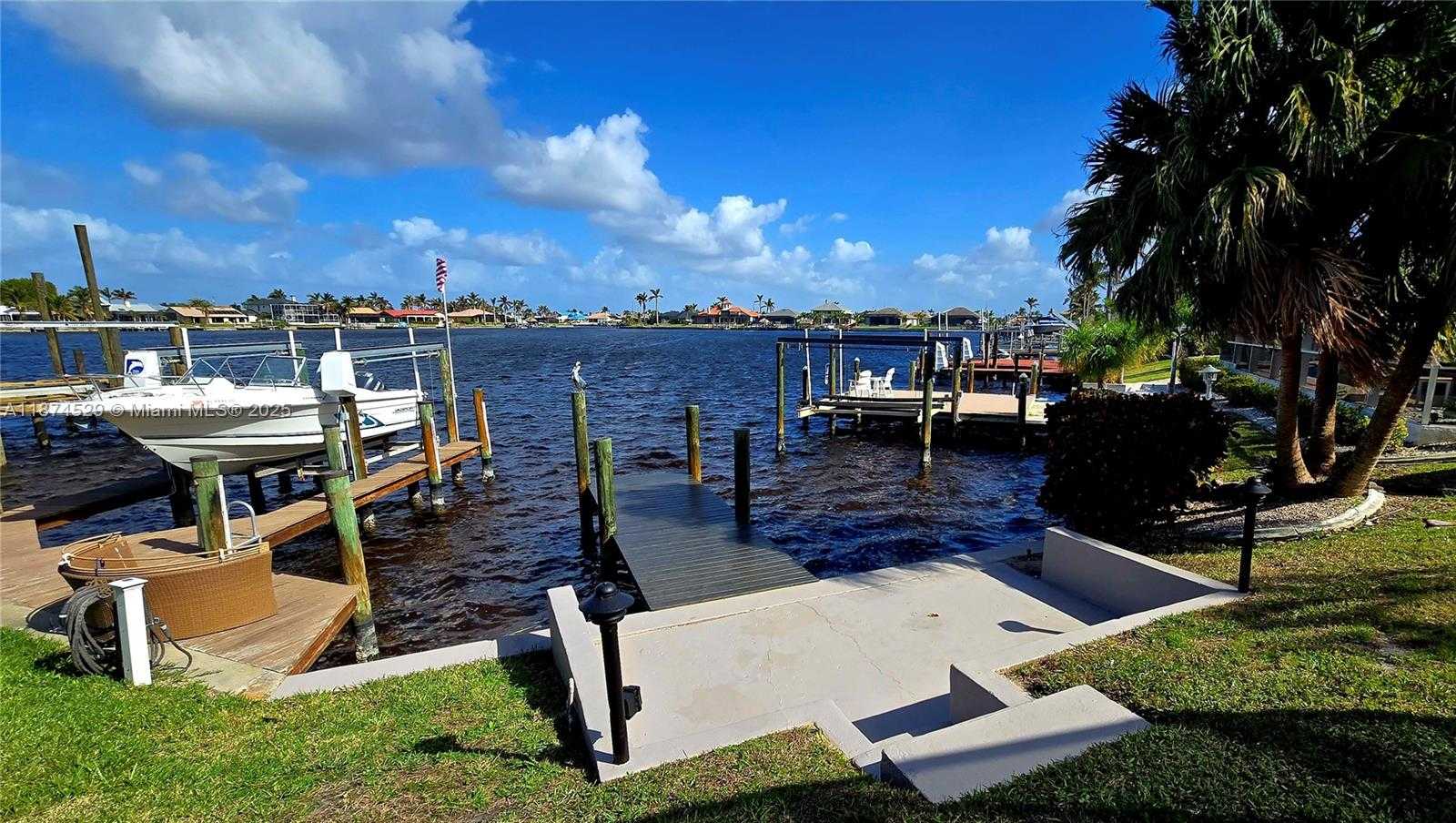 Small Image of 725 EL DORADO PKWY W, Cape Coral Number 29
