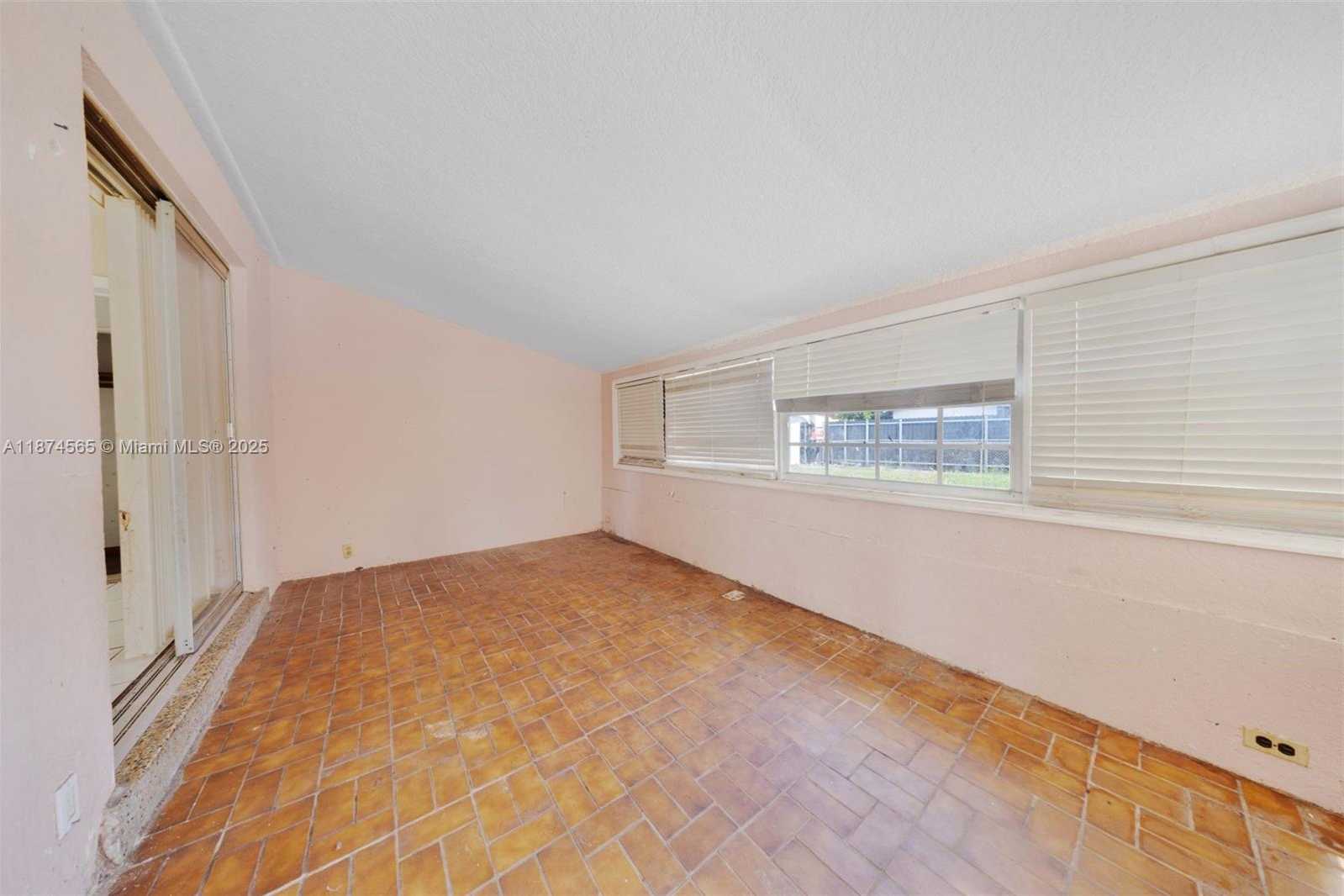 Small Image of 6721 SIMMS ST, Hollywood Number 14
