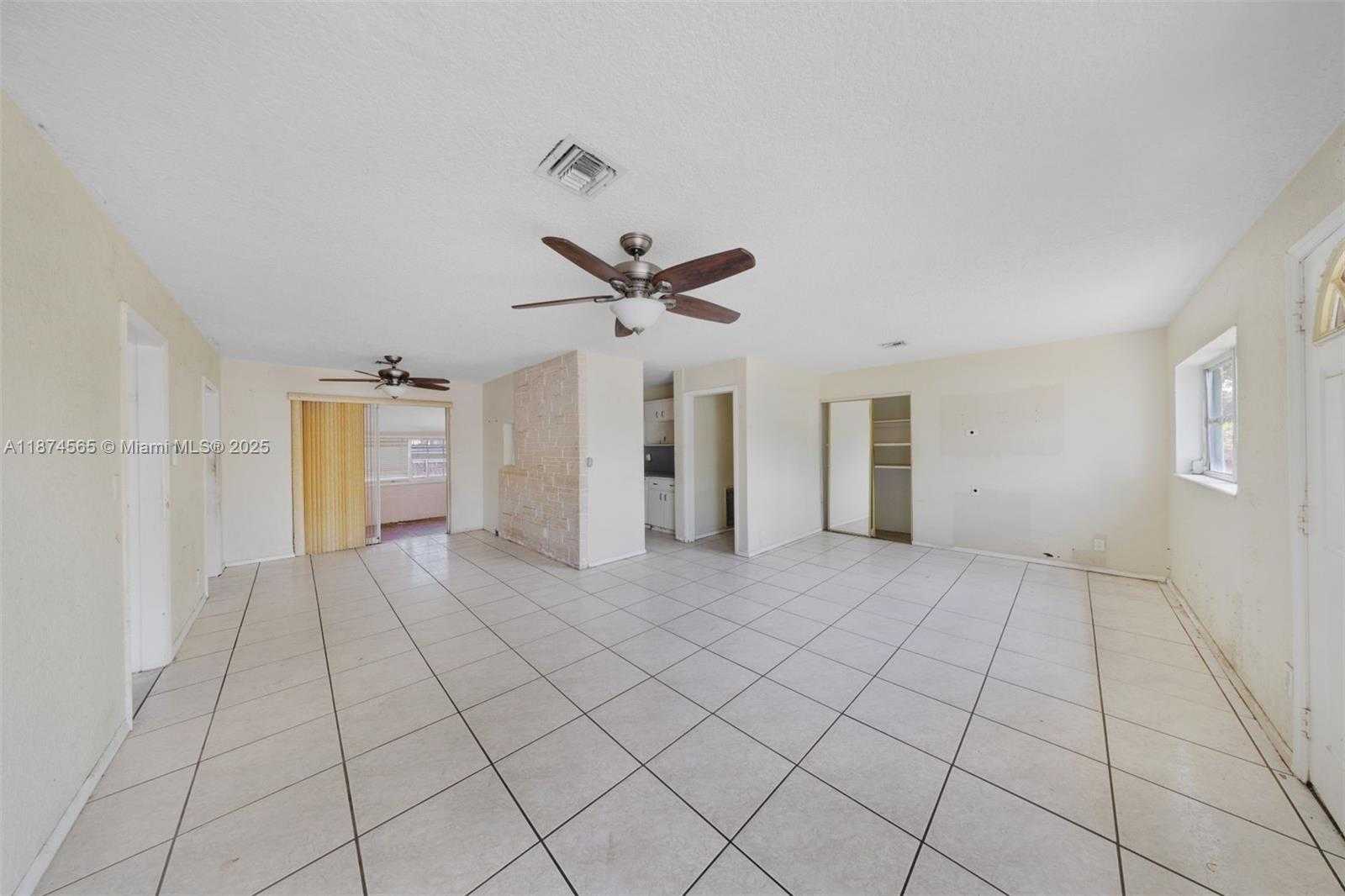 Small Image of 6721 SIMMS ST, Hollywood Number 4