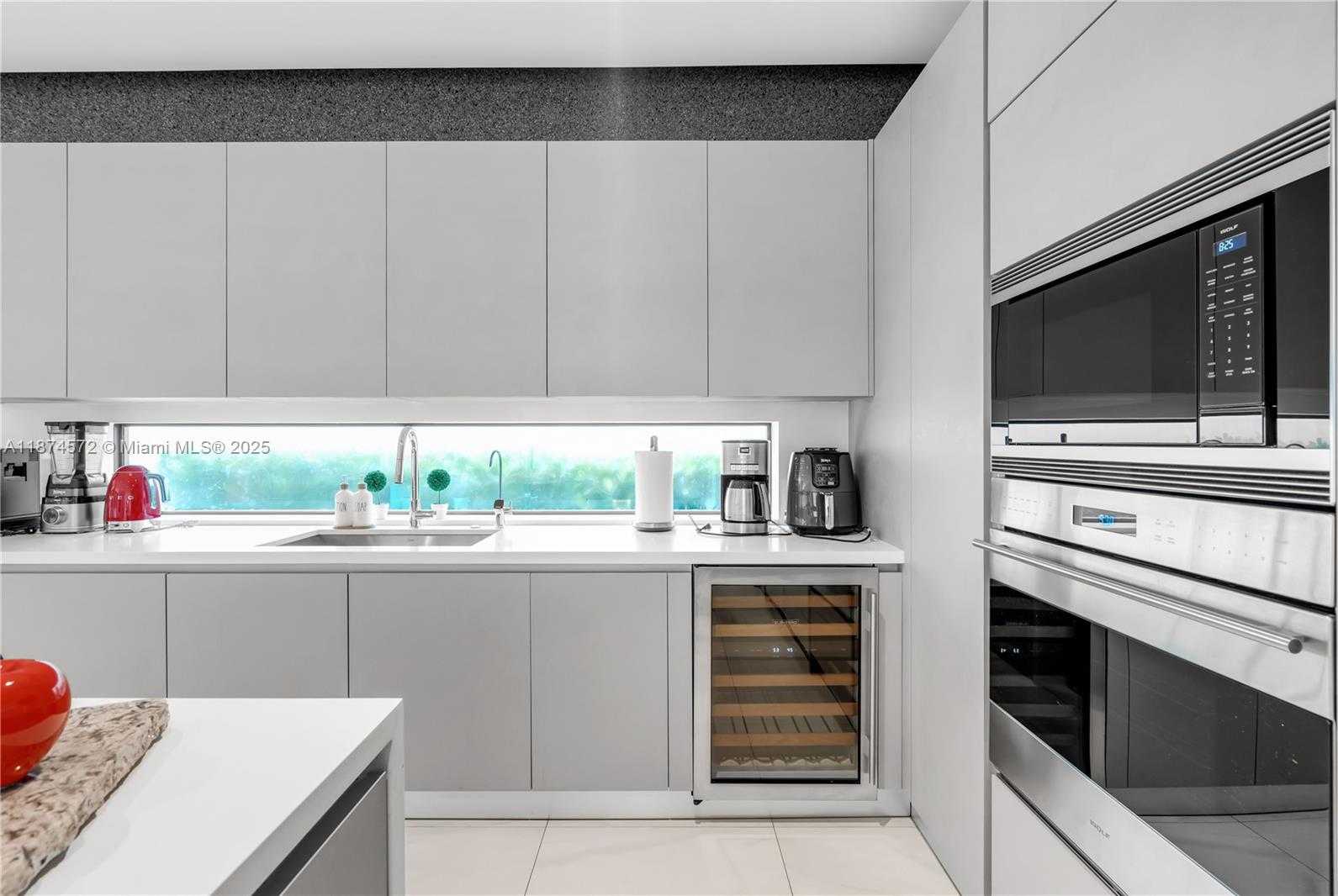 Small Image of 10530 NORTH WEST 67TH TER, Doral Number 15