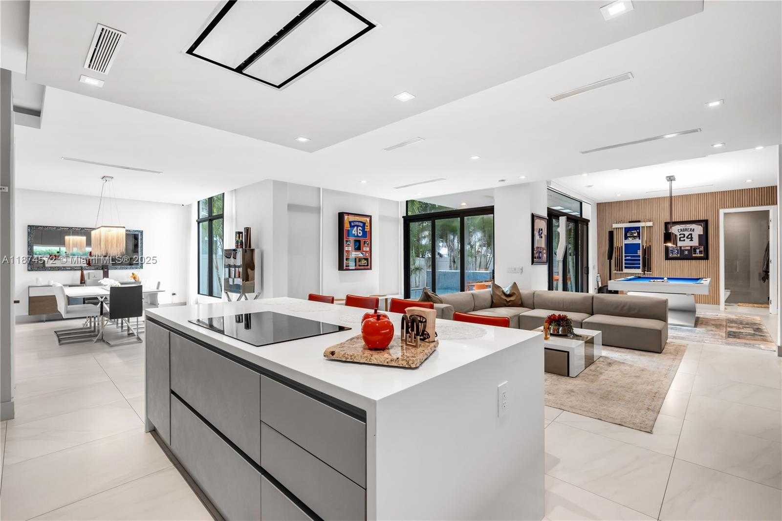 Small Image of 10530 NORTH WEST 67TH TER, Doral Number 16