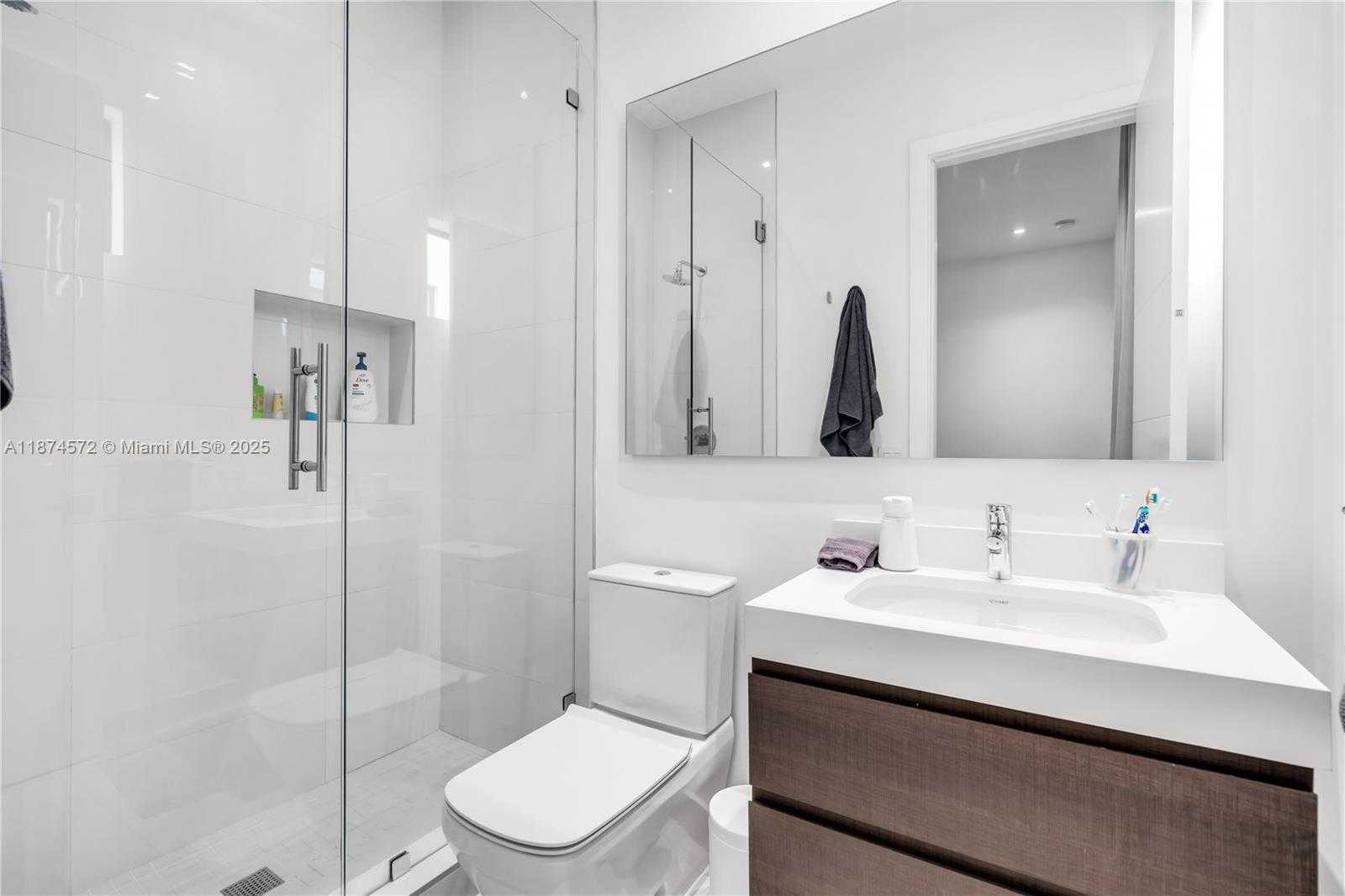 Small Image of 10530 NORTH WEST 67TH TER, Doral Number 33