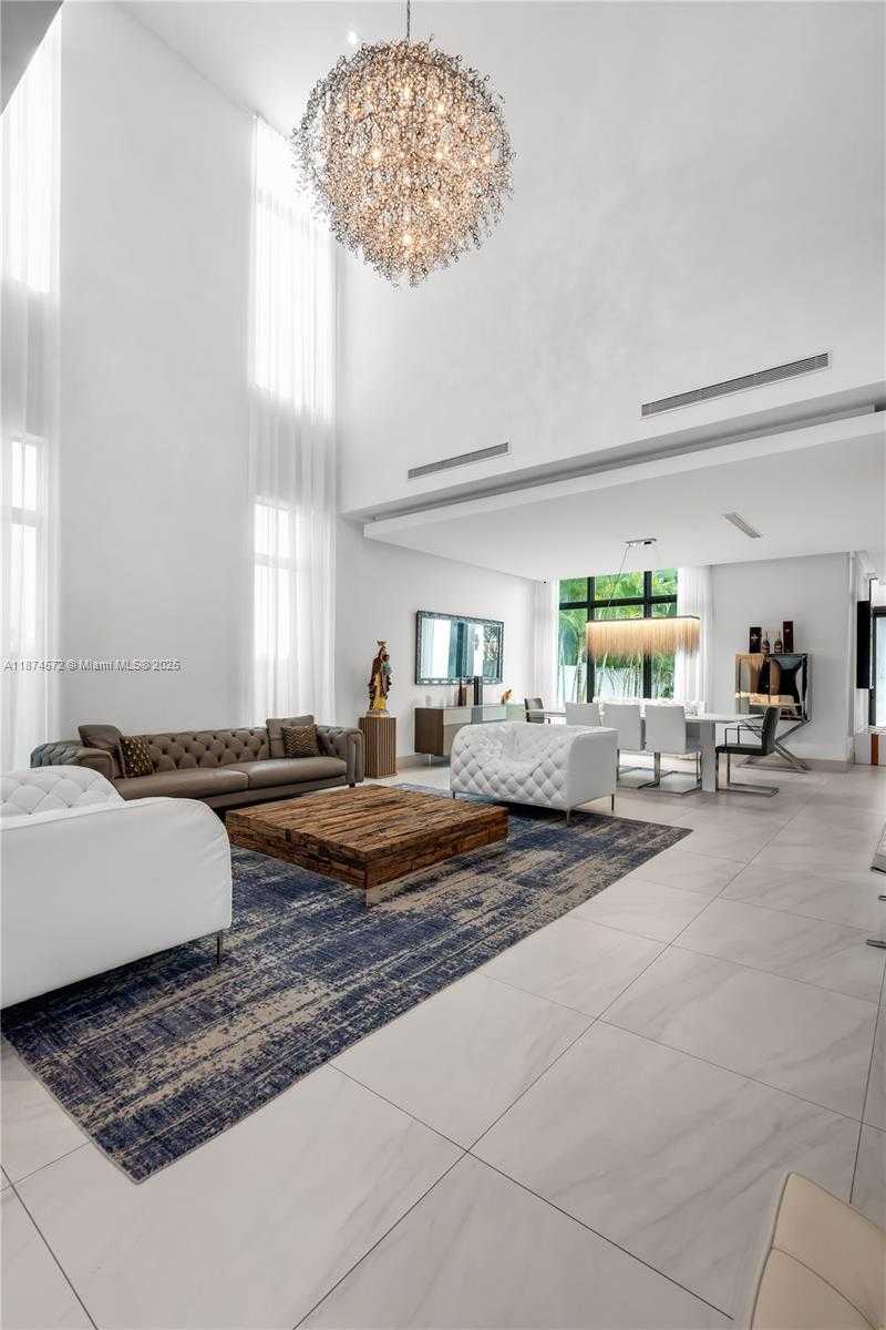 Small Image of 10530 NORTH WEST 67TH TER, Doral Number 4